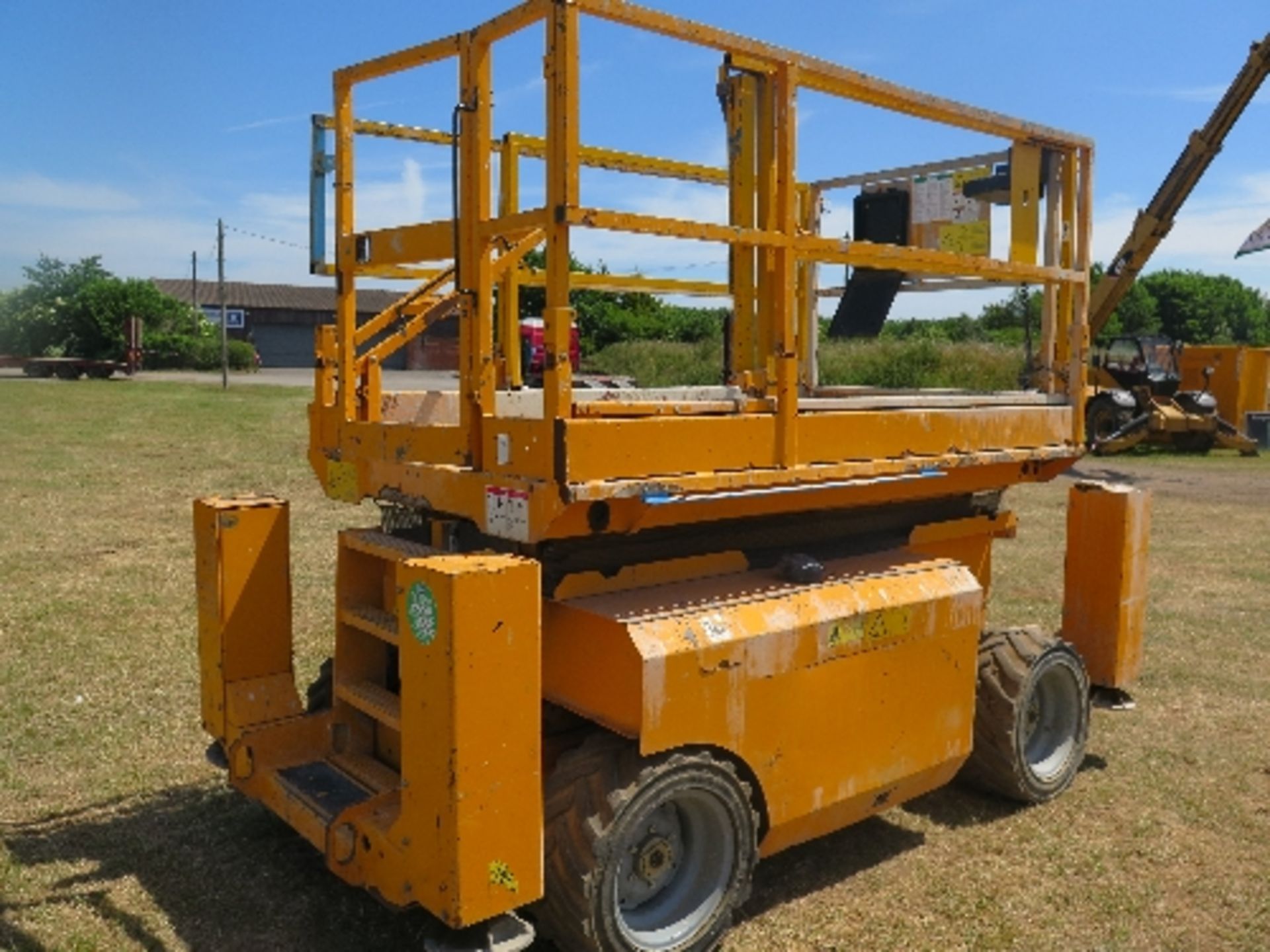 Genie GS3268 scissor lift 2008 5000841
1,707 HOURS
ALL LOTS are SOLD AS SEEN WITHOUT WARRANTY - Image 3 of 4