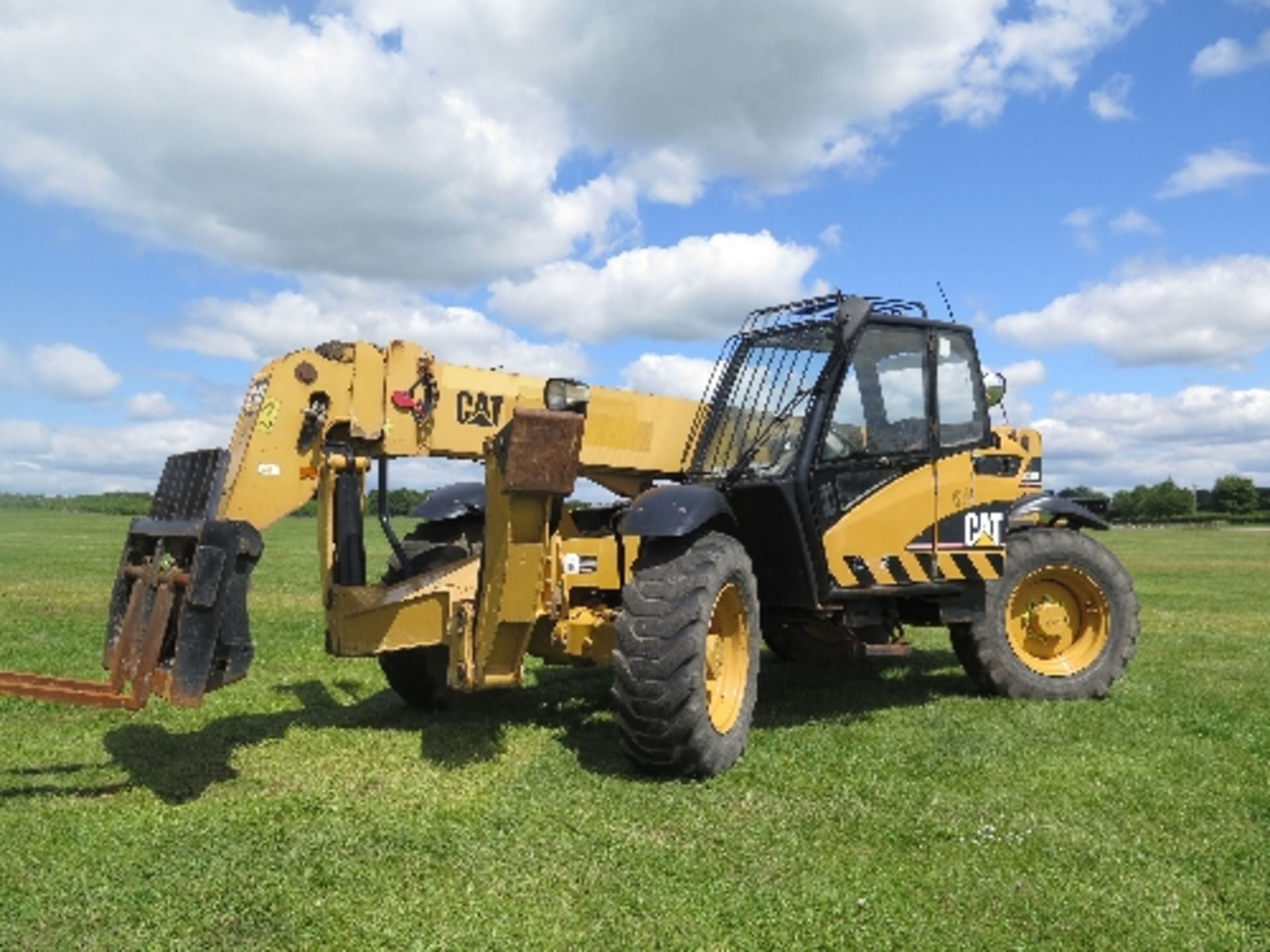 Caterpillar TH360B telehandler 6175 hrs 2004 131785ALL LOTS are SOLD AS SEEN WITHOUT WARRANTY