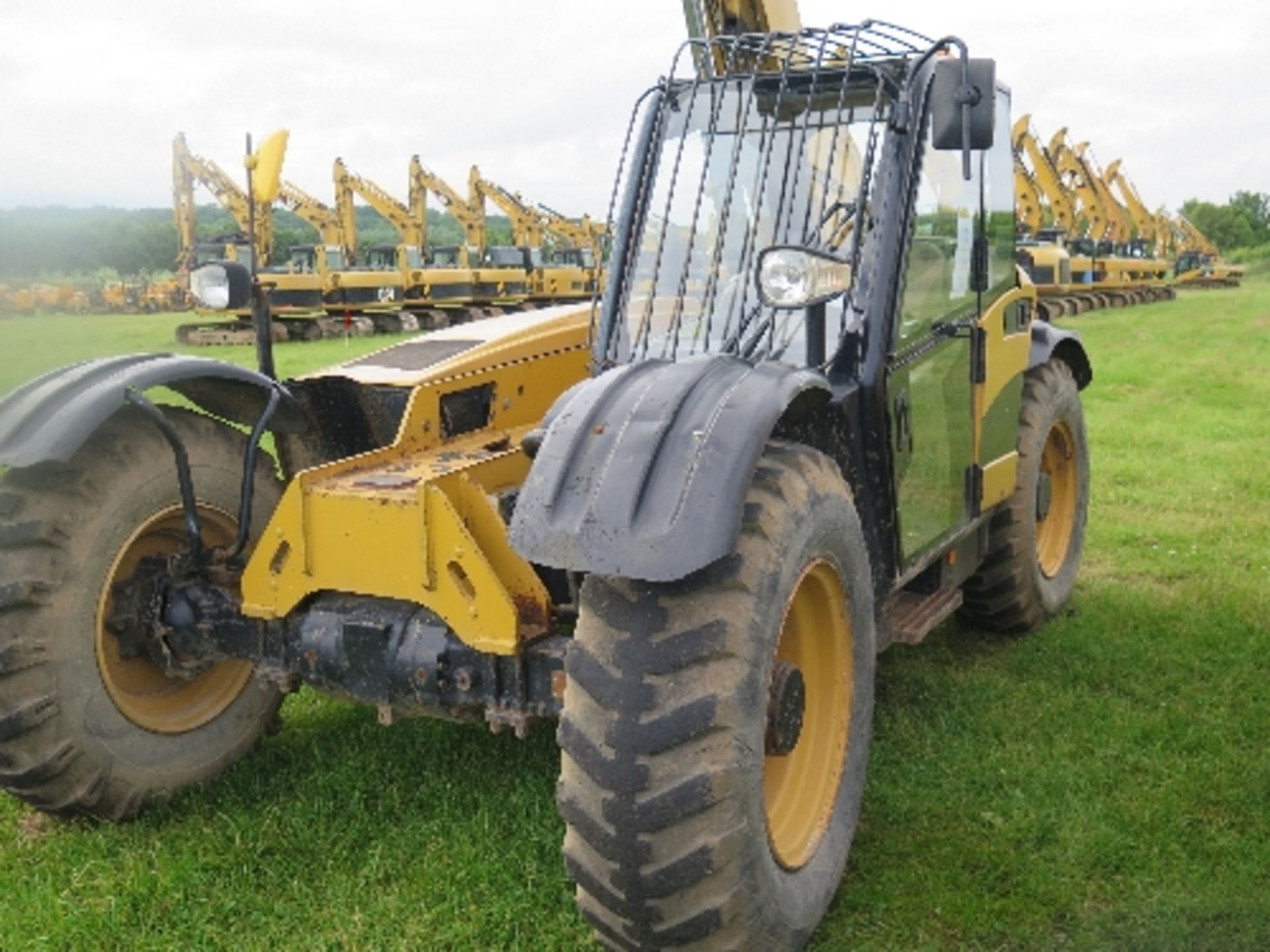 Caterpillar TH330B telehandler 3929 hrs 2007 154216ALL LOTS are SOLD AS SEEN WITHOUT WARRANTY - Image 3 of 7