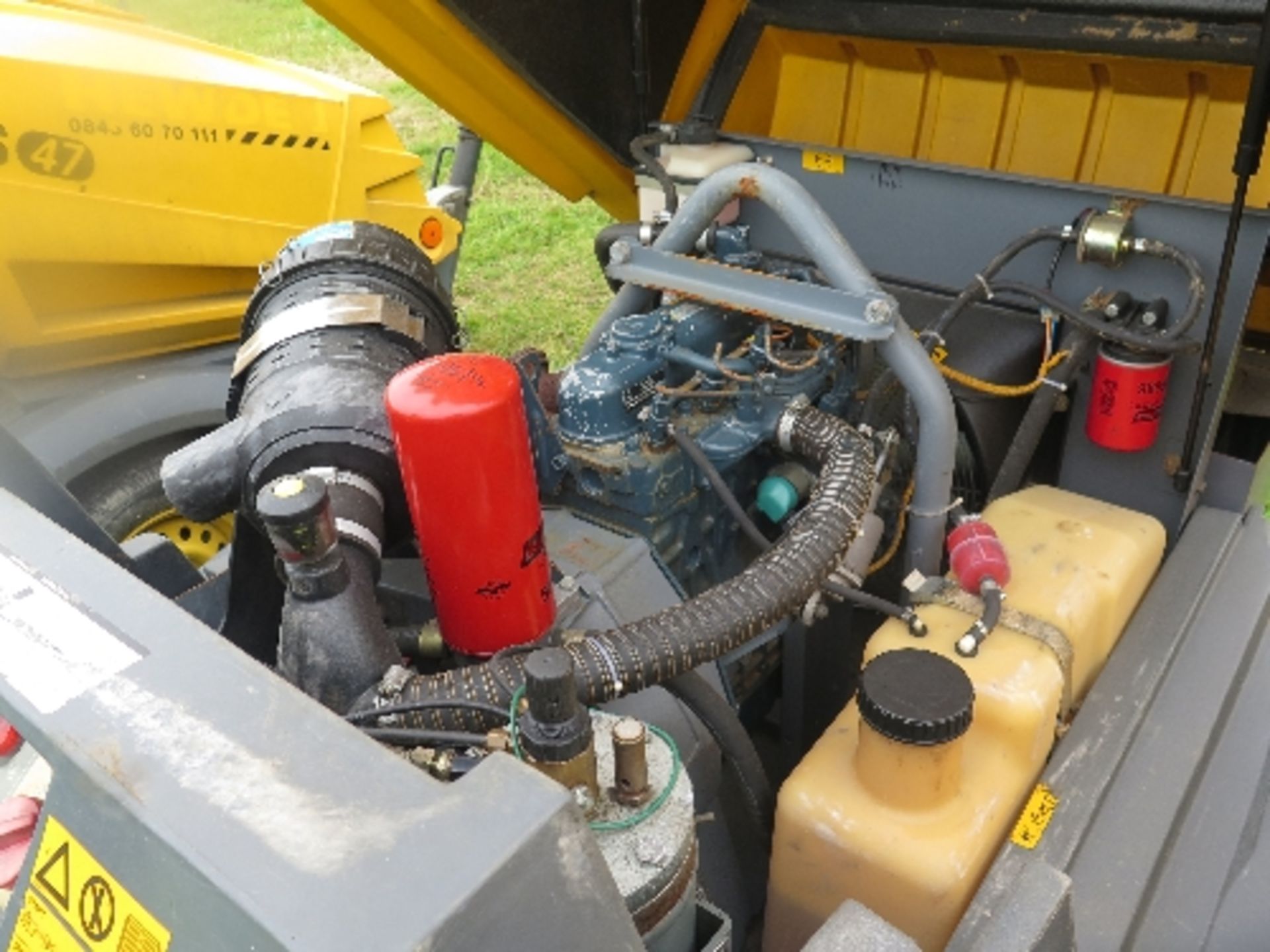 Atlas Copco XAS47 compressor 2008 5002443
618 HOURS - KUBOTA POWER - RUNS AND MAKES AIR
ALL LOTS - Image 5 of 5
