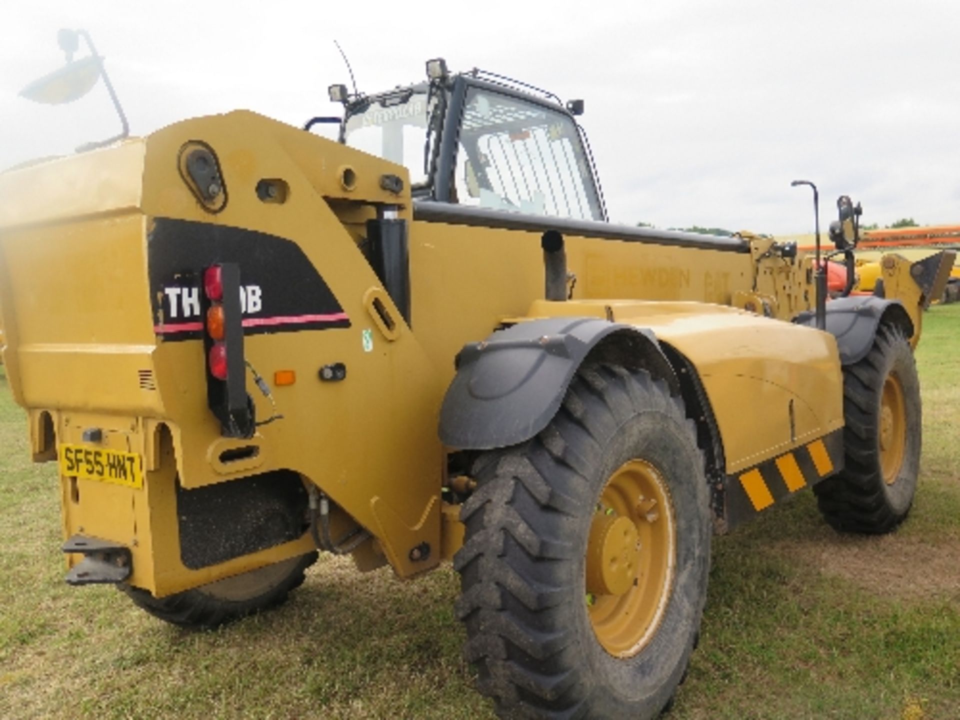 Caterpillar TH580B telehandler 5313 hrs 2006 139113 Please note this machine will be retained - Image 5 of 7