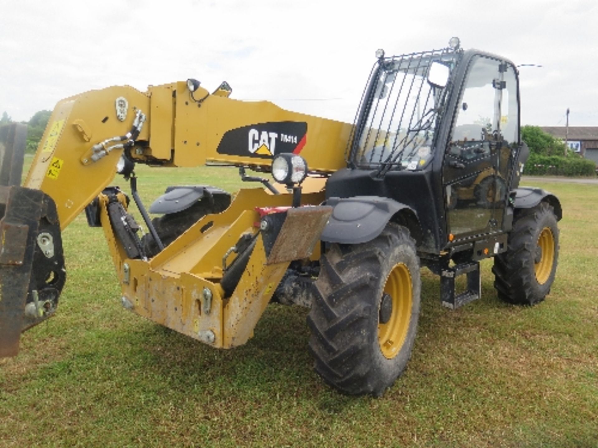 Caterpillar TH414STDQ telehandler 1978 hrs 2013 TBZ00900 This lot is included by kind permission - Image 2 of 7