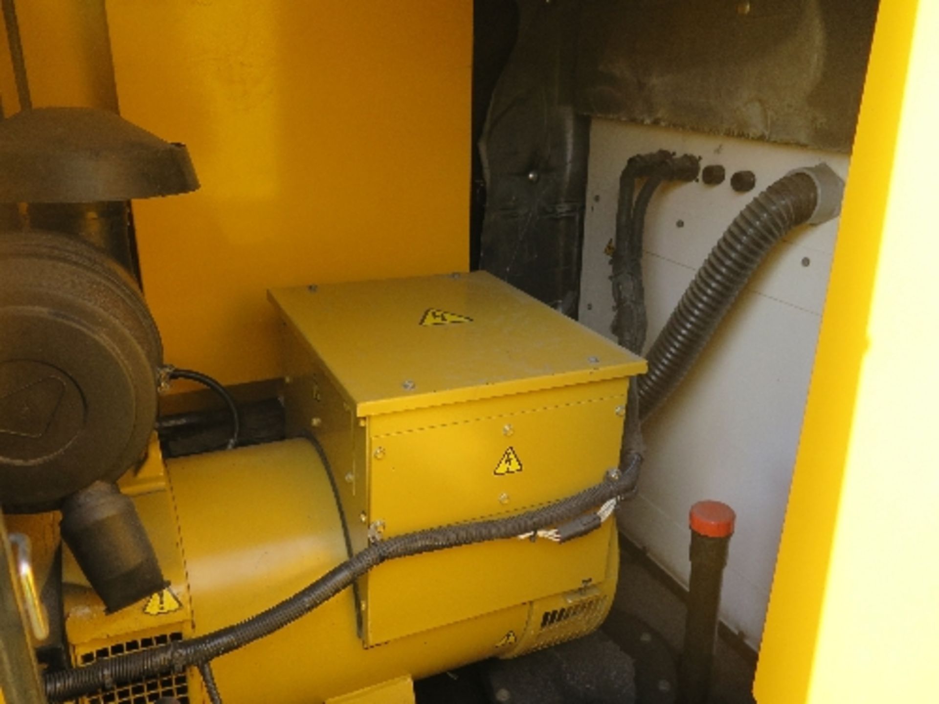 Caterpillar XQE80 generator 15335 hrs 157815
PERKINS - RUNS AND MAKES POWER
ALL LOTS are SOLD AS - Image 4 of 6