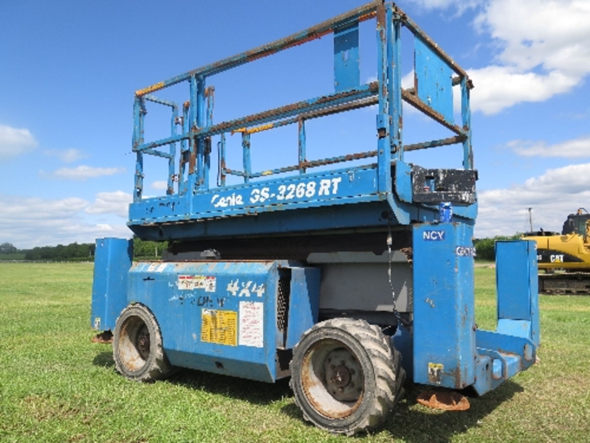 Genie GS3268 scissor lift 1878 hrs 2005 144662ALL LOTS are SOLD AS SEEN WITHOUT WARRANTY