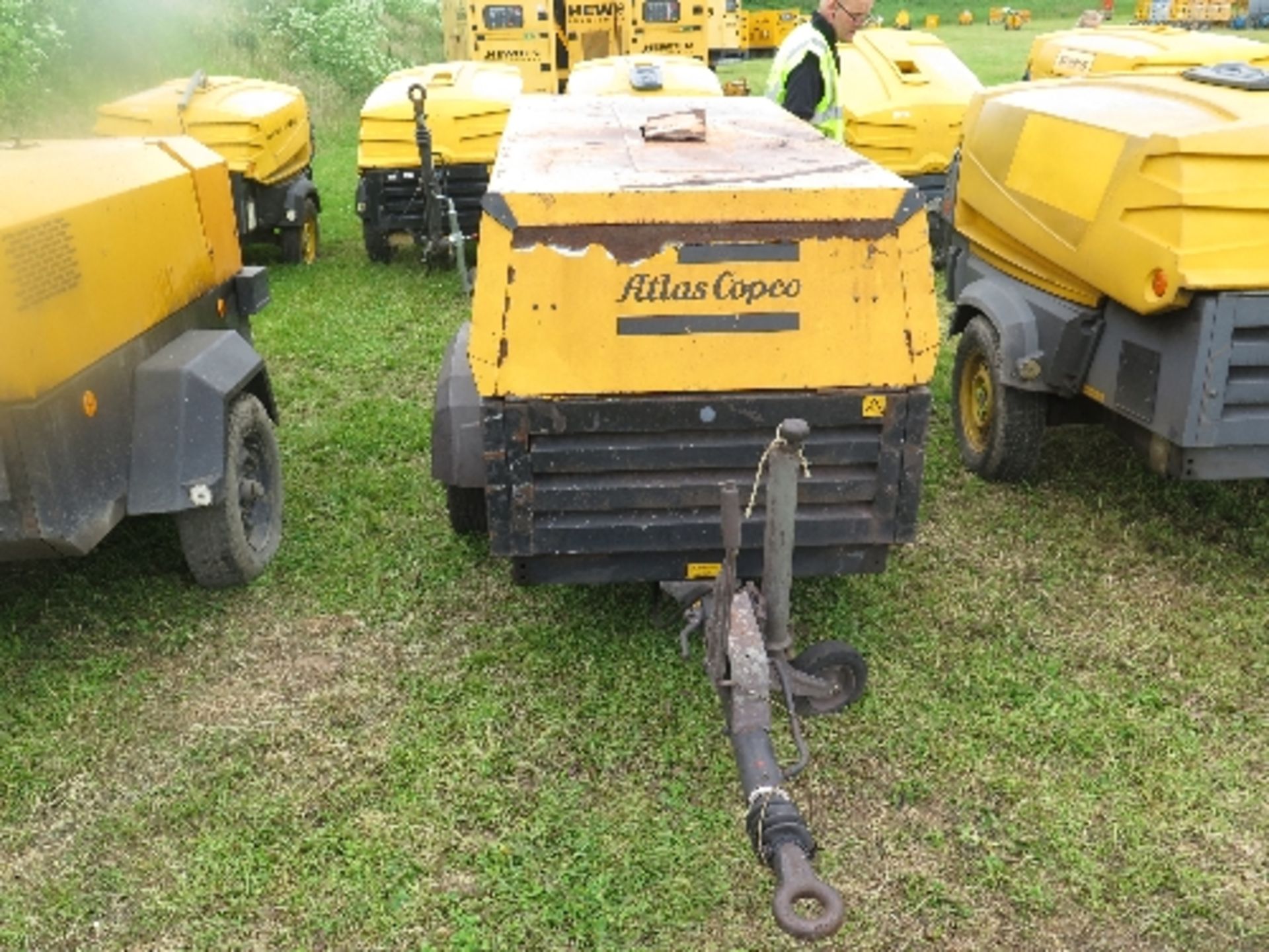 Atlas Copco XAS77 compressor 2006 149033
3,405 HOURS - DEUTZ POWER - RUNS AND MAKES AIR
ALL LOTS - Image 5 of 5