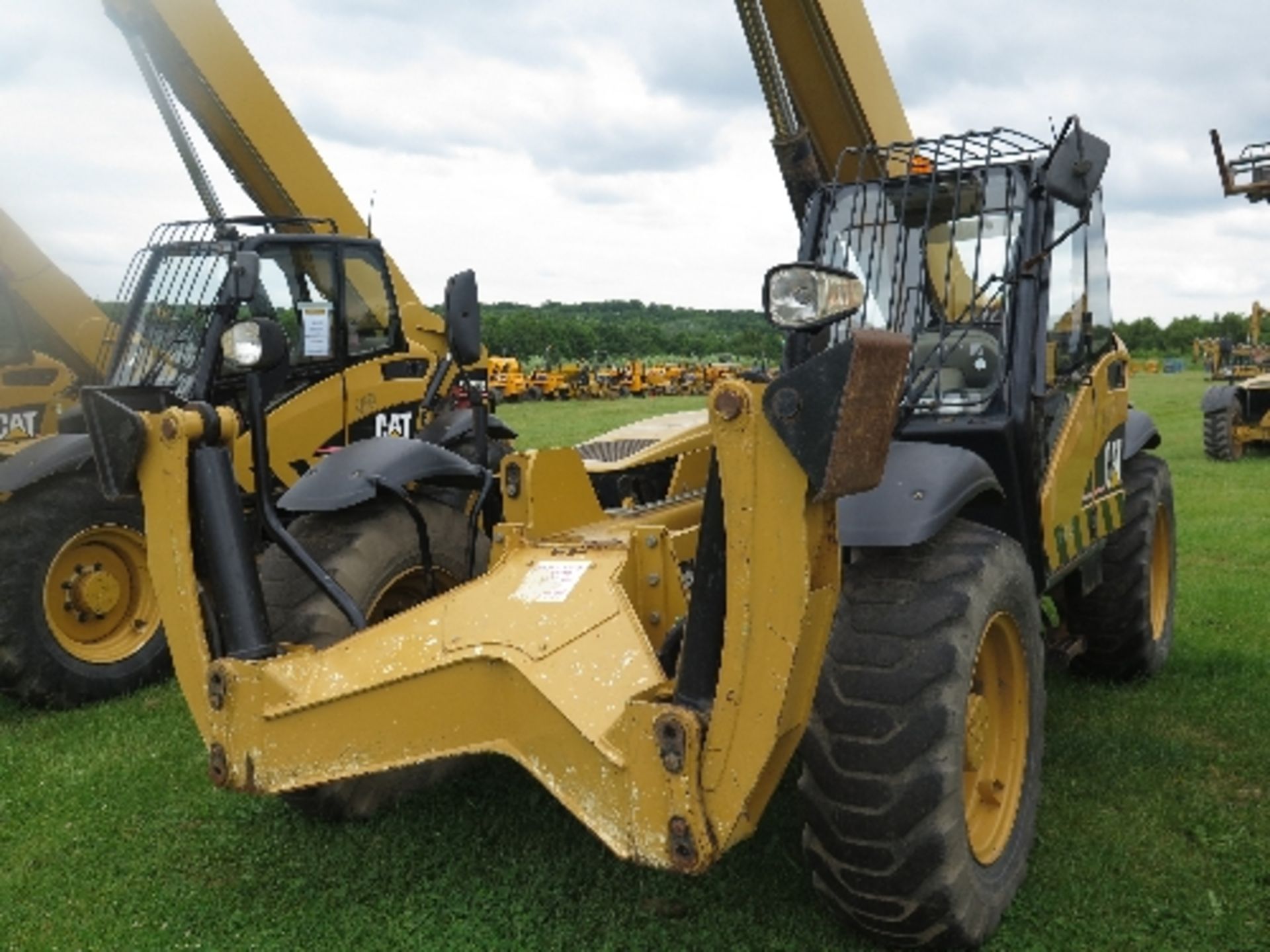 Caterpillar TH360B telehandler 6175 hrs 2004 131785ALL LOTS are SOLD AS SEEN WITHOUT WARRANTY - Image 3 of 7