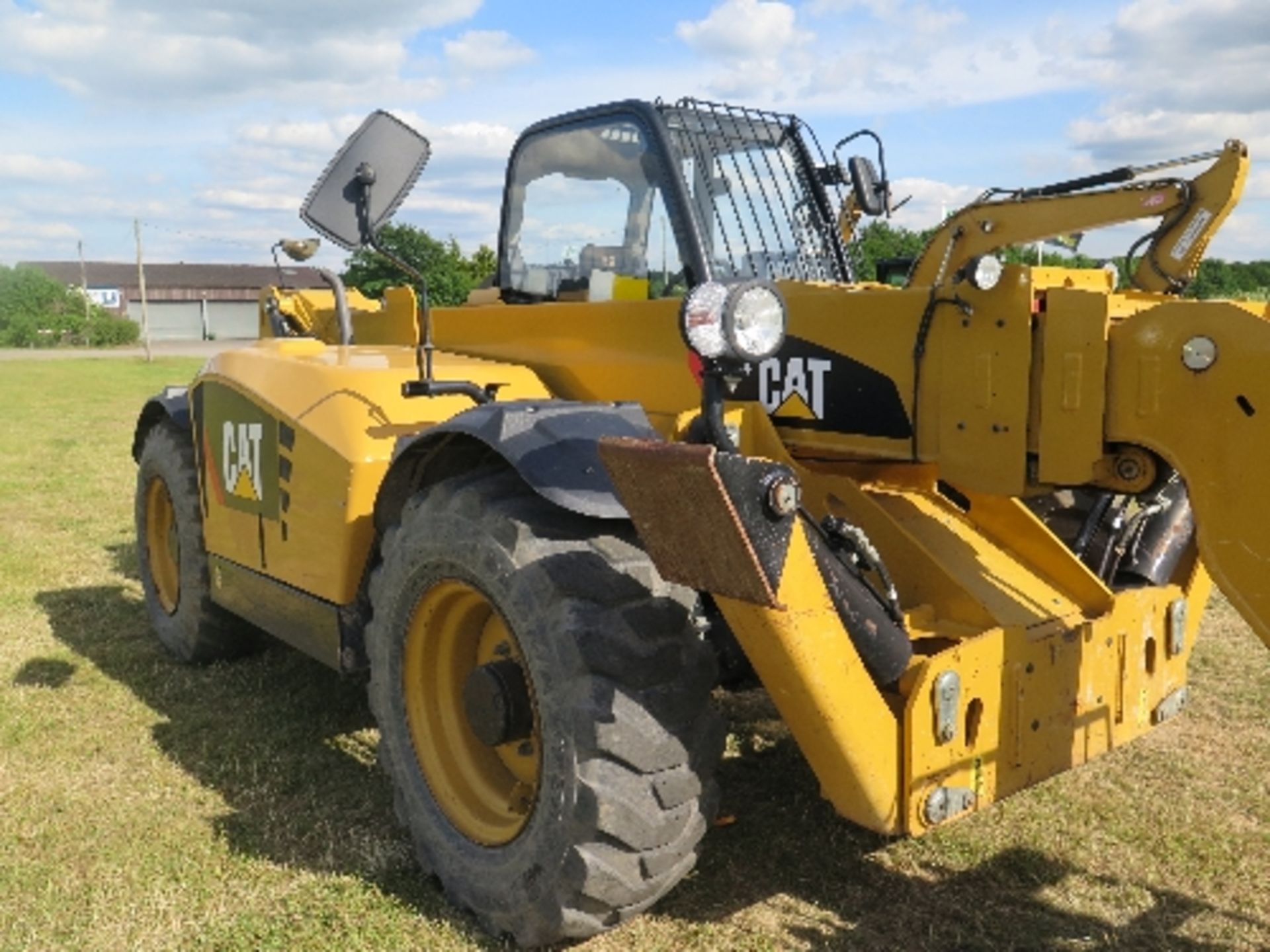 Caterpillar TH414STD telehandler 2,488 hrs 2011 TBZ00704
This lot is included by kind permission of - Image 4 of 6