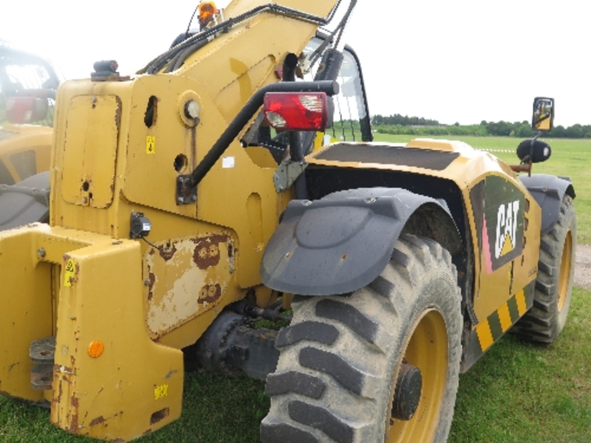 Caterpillar TH407 telehandler 2633 hrs 2008 5003029ALL LOTS are SOLD AS SEEN WITHOUT WARRANTY - Image 5 of 8