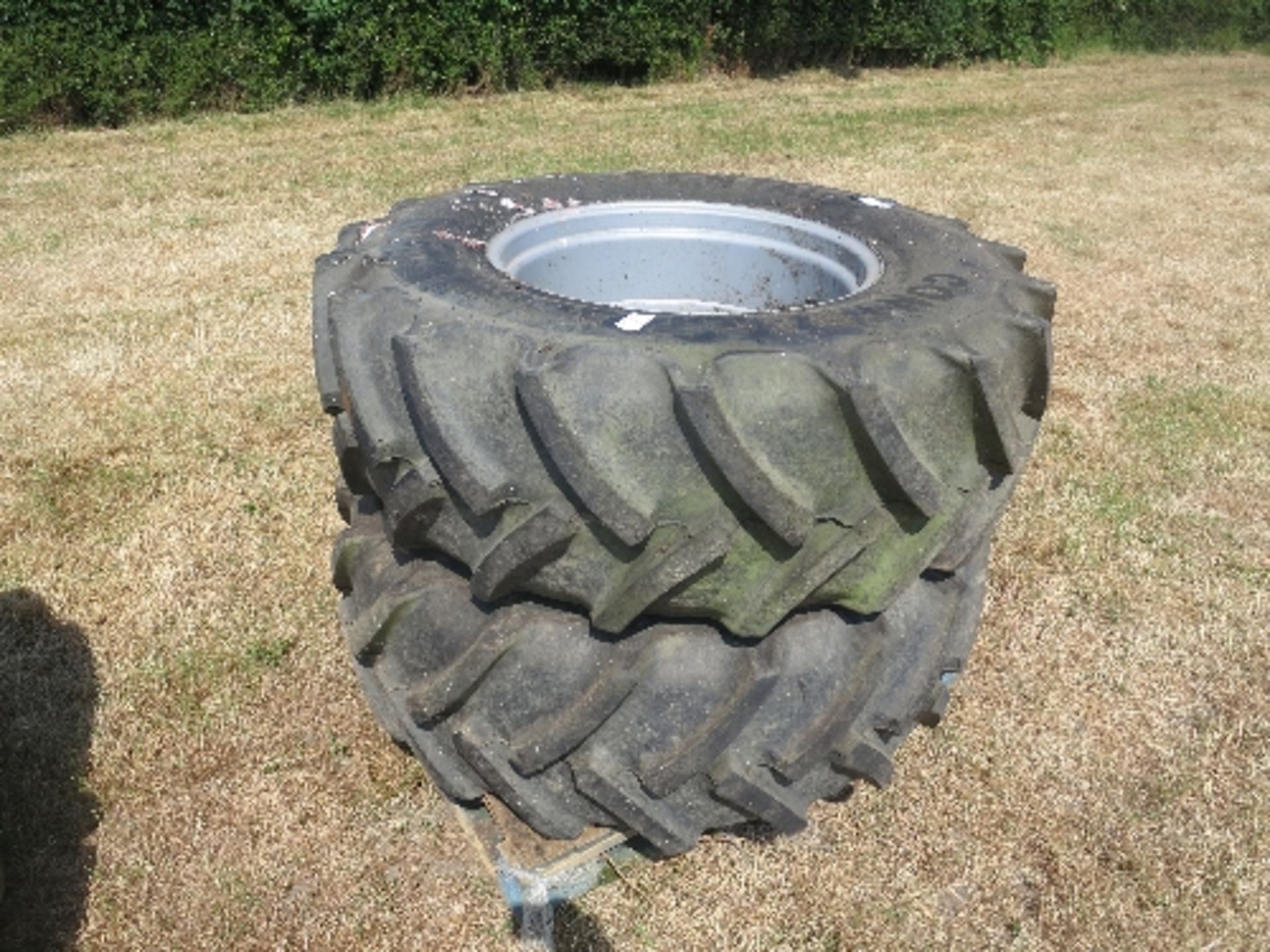 PR Continental 420/85 R28 - front rims and tyres 90% to suit Massey-Ferguson 6200/6400 series