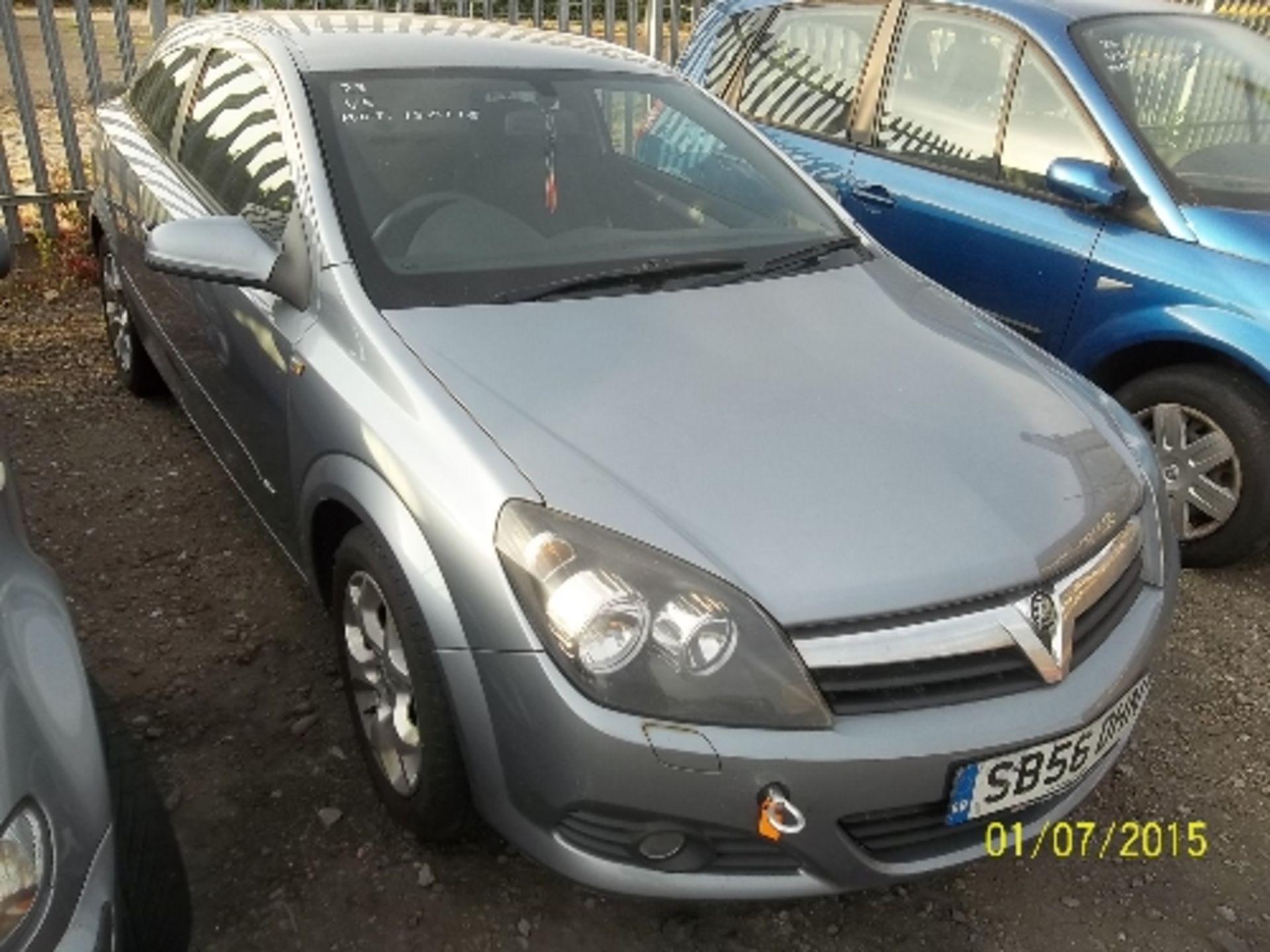 Vauxhall Astra SXI - SB56 DHN Date of registration:  11.12.2006 1364cc, petrol, manual, silver - Image 2 of 4