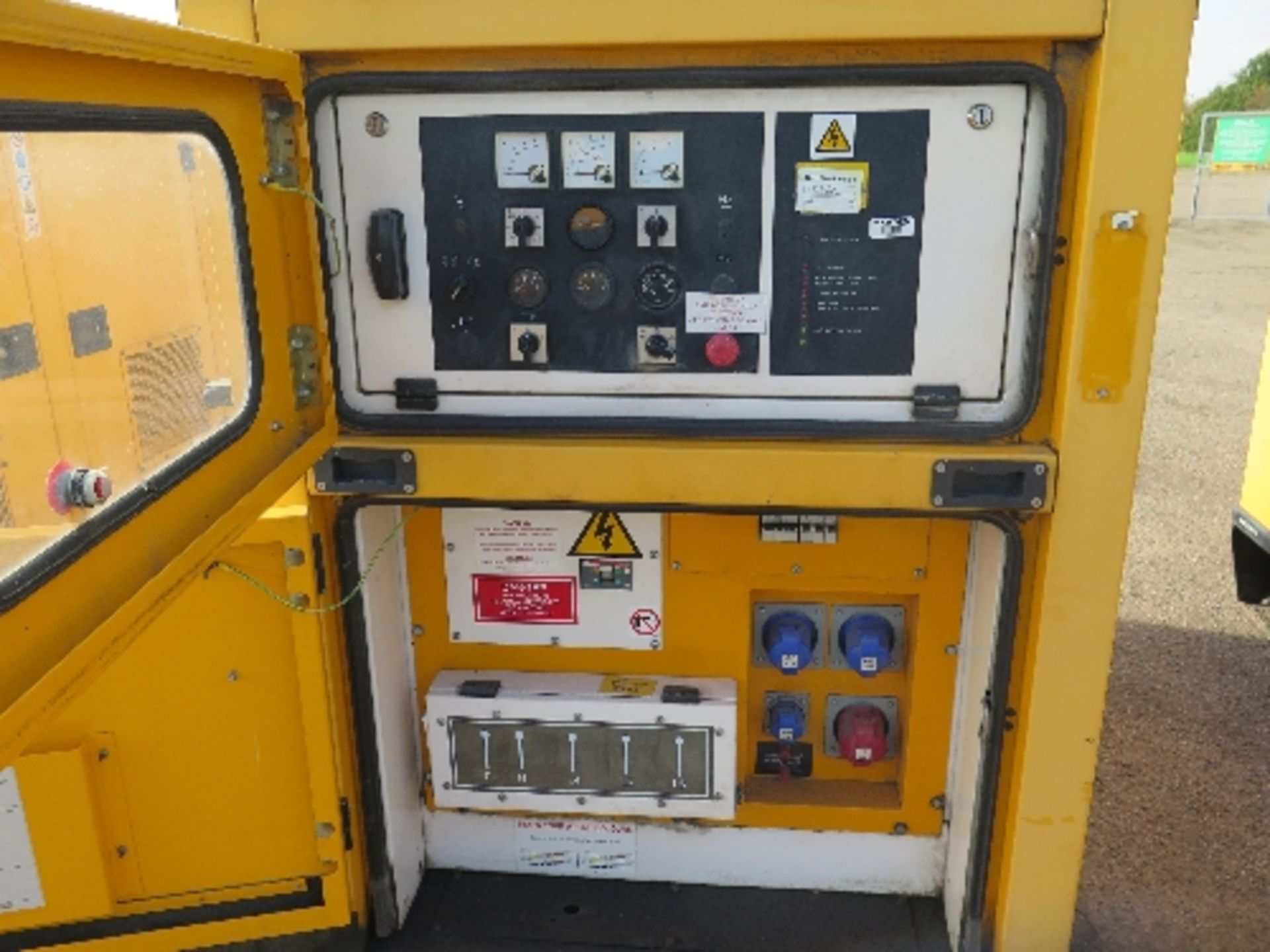 Caterpillar XQE30  30kva generator (2008) 3,675 hrs 5003815 - Image 5 of 5