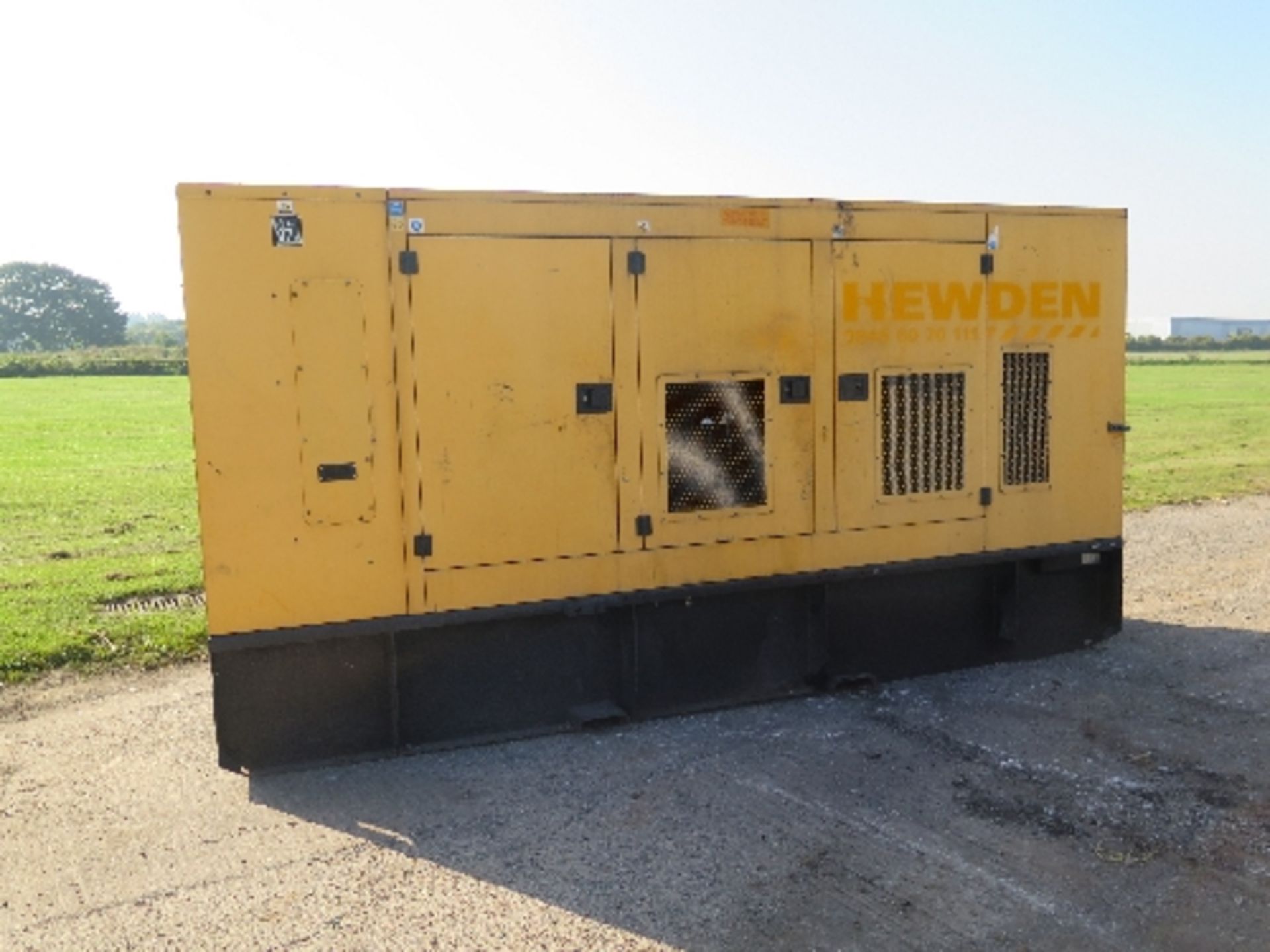 Caterpillar XQE200 generator  (believed 2007) 10,687 hrs 157828