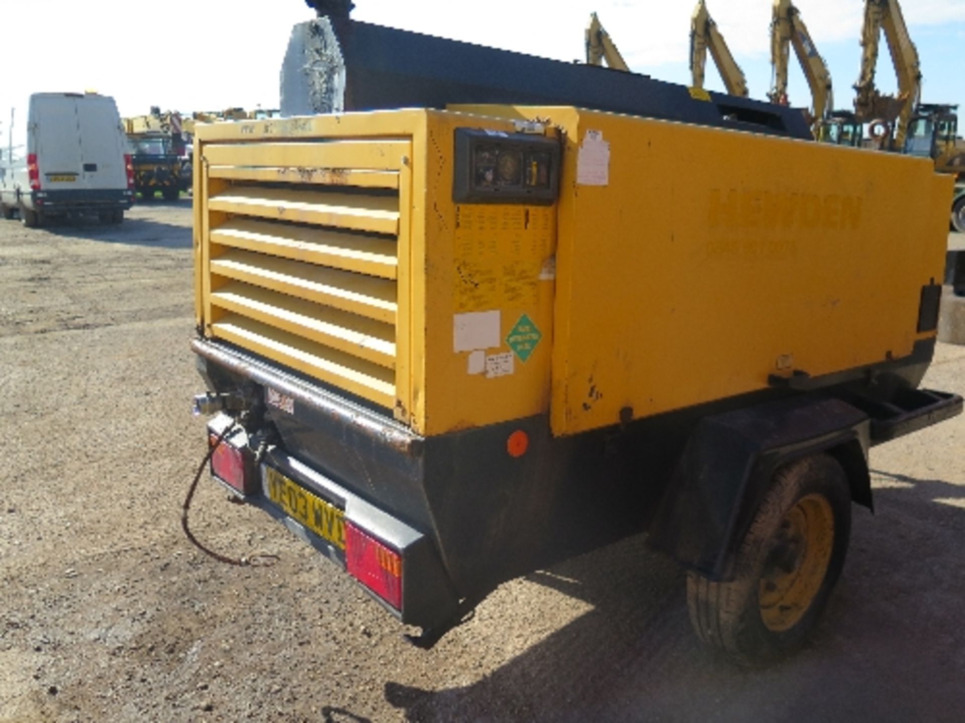 Atlas Copco XAS186 compressor (2004) 133203_x00D_
4947 hours