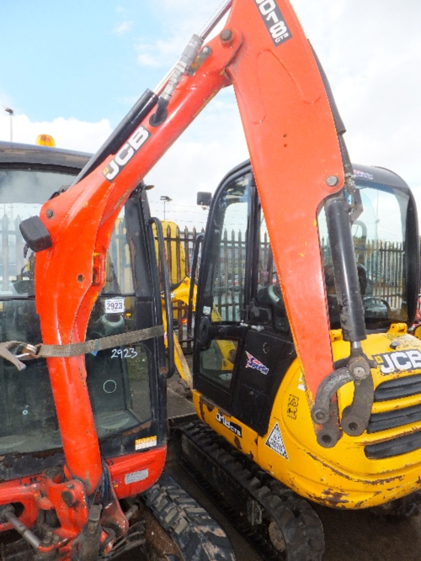 JCB 8018 CTS mini digger  (2011) JCB1544689 - Image 2 of 4