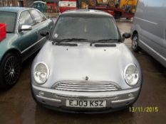 Mini Mini Cooper - EJ03 KSZ Date of registration: 27.05.2003 1598cc, petrol, manual, silver Odometer