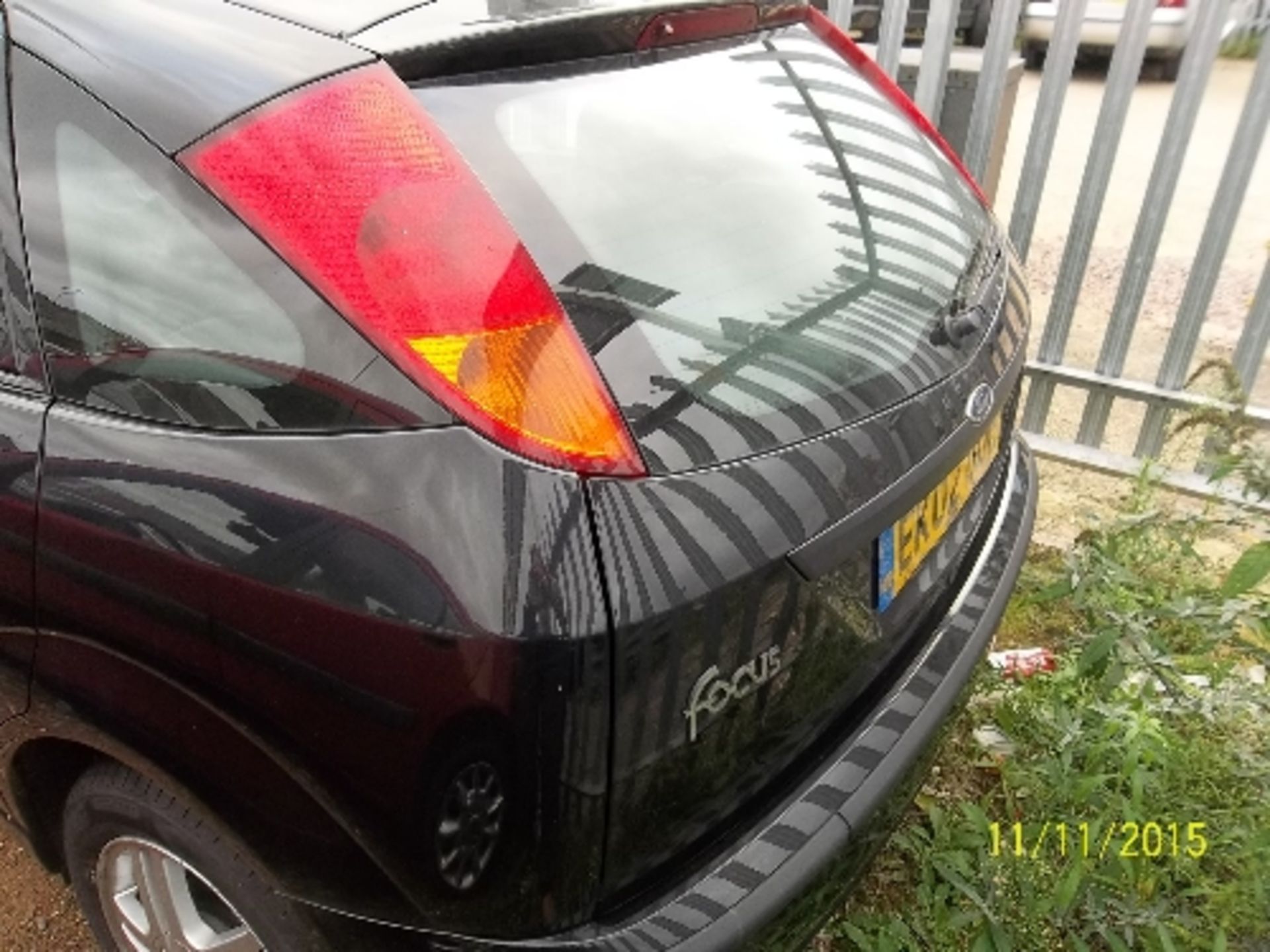 Ford Focus Zetec - EK02 UDE Date of registration: 16.04.2002 1596cc, petrol, manual, black - Image 3 of 4