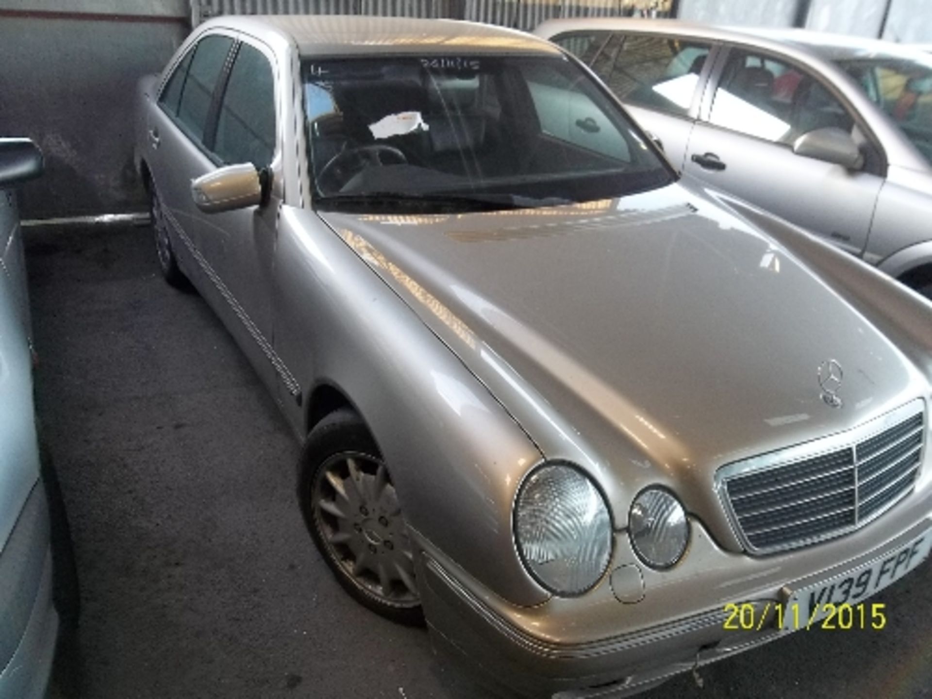 Mercedes Saloon - V139 FPF Date of registration:  17.11.1999 2398cc, petrol, beige Odometer - Image 2 of 4