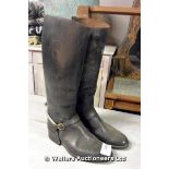 PAIR OF VINTAGE MILITARY GENTLEMANS RIDING BOOTS AND SPURS
