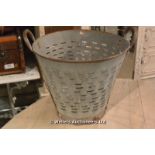 20TH CENTURY FRENCH OYSTER GALVANISED CARRIER