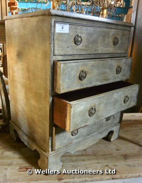 20TH CENTURY GEORGIAN STYLE FOUR DRAWER PAINTED CHEST, 580 X 450 X 650