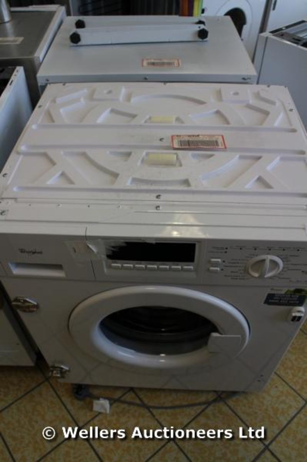 *WHIRLPOOL AWO/C 071 4 INTEGRATED WASHING MACHINE / GRADE: RETAIL RETURN (DC5) {#4084(48100473) - Image 2 of 2