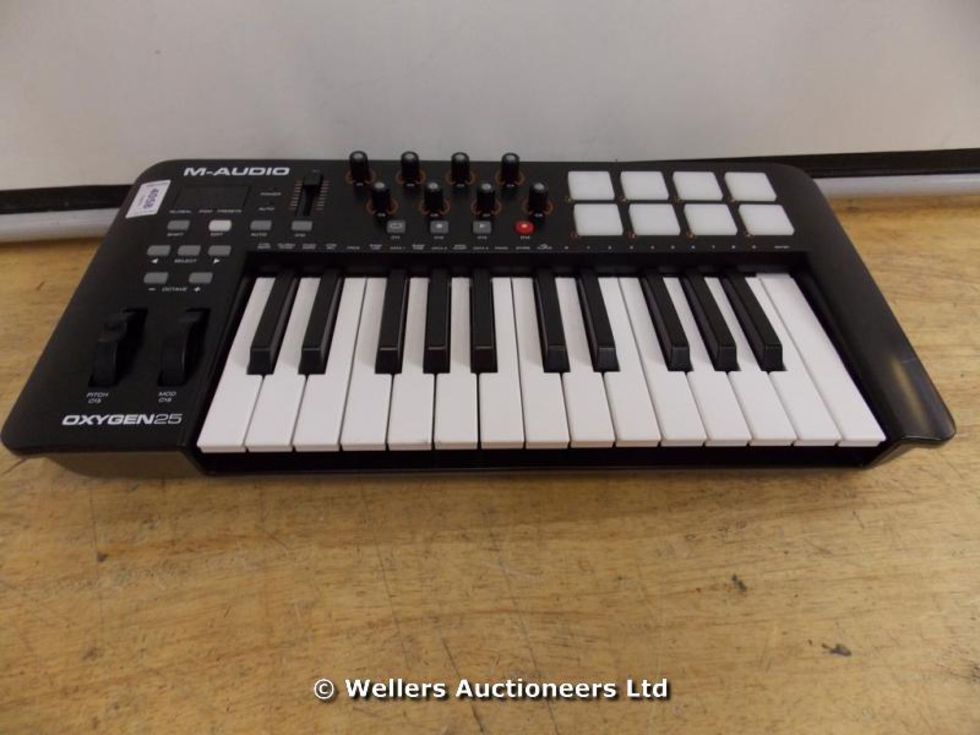 *M-AUDIO OXYGEN 25 MIXER AND KEYBOARD / GRADE: RETAIL RETURN / UNBOXED (DC3)[TA260115-4058}