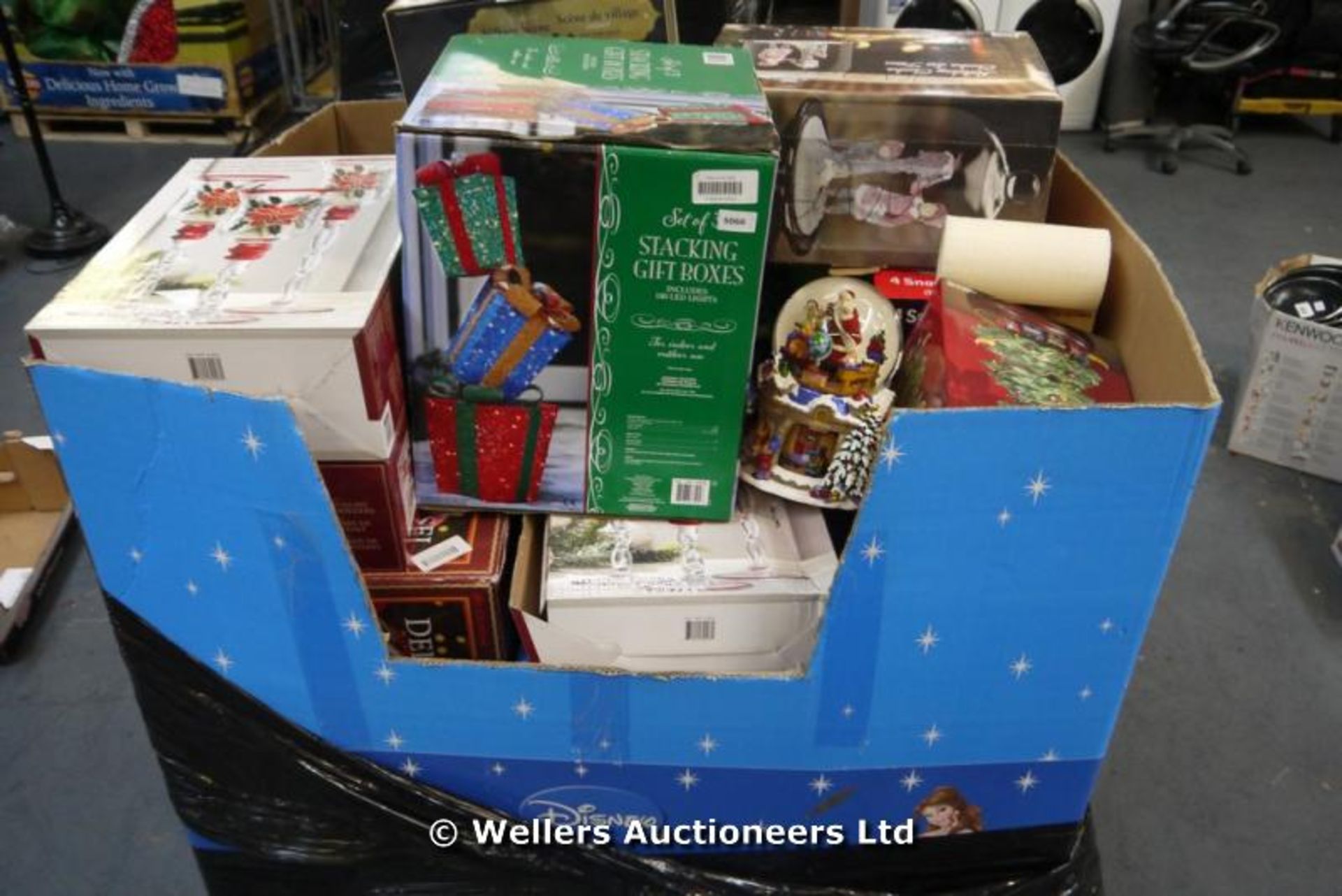 *1X PALLET OF 20X MIXED FESTIVE ITEMS INC CHRISTMAS TREES, SNOWMAN LIGHTS, GIFT BOXES AND BAGS /