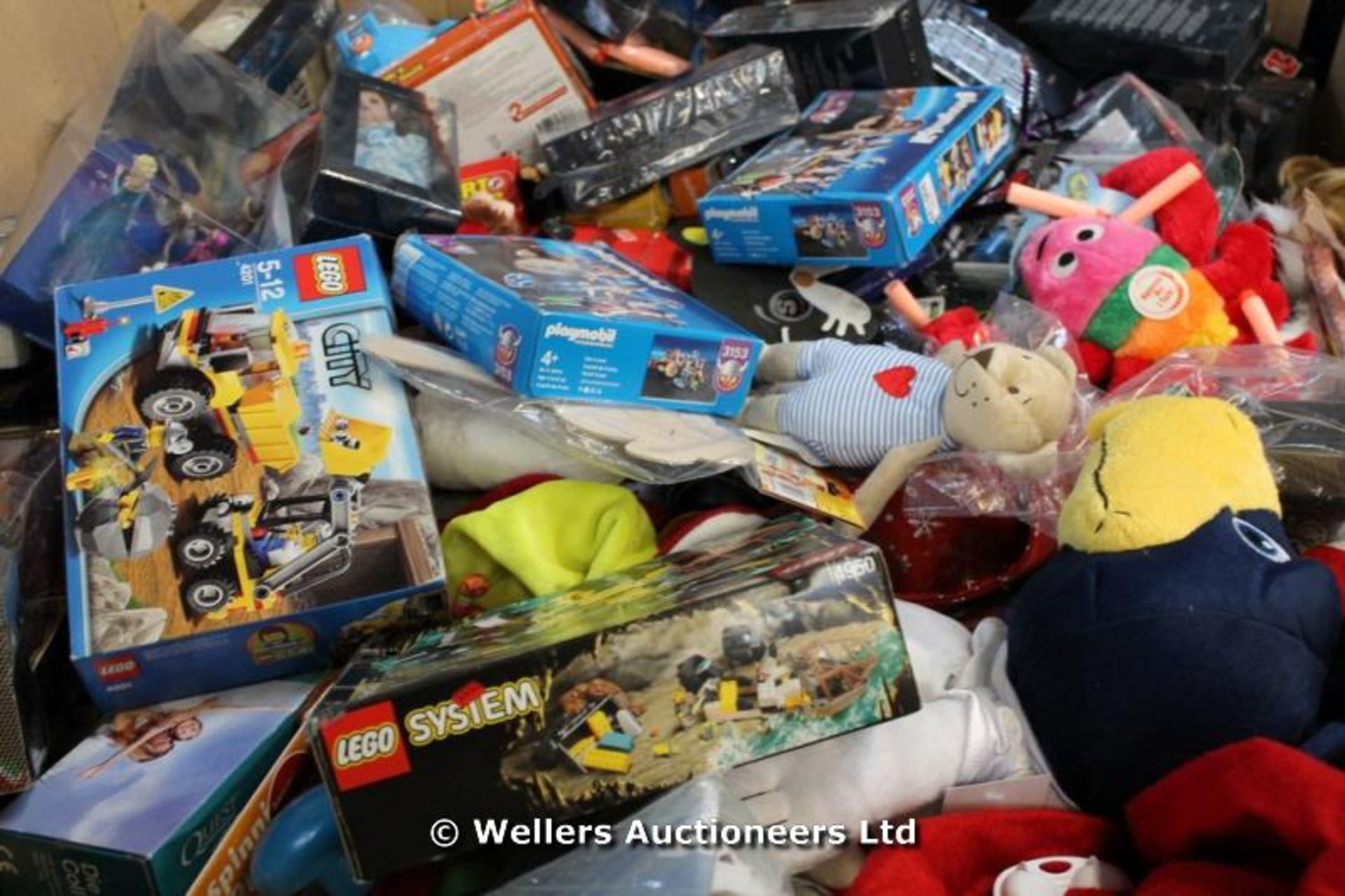 *PALLET MIXED TOYS INC FANCY DRESS, SOFT TOYS, PLAYMOBIL / GRADE: UNCLAIMED PROPERTY / UNBOXED (DC6) - Image 4 of 4