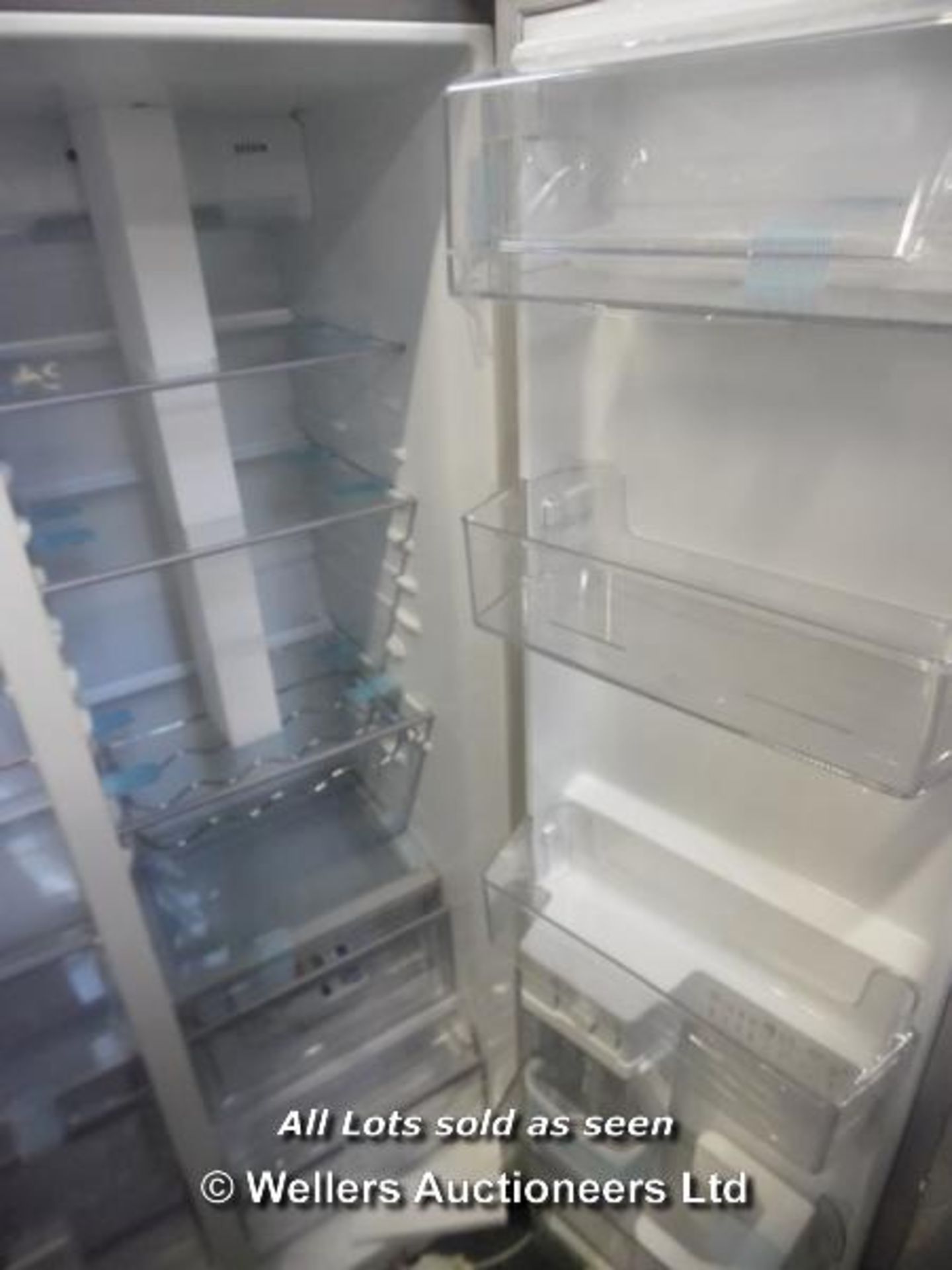 *LG GSL545NSYV 540 LITRE AMERICAN STYLE FRIDGE FREEZER WITH ICE AND WATER DISPENSER RRP: £1,799.99 / - Image 3 of 3