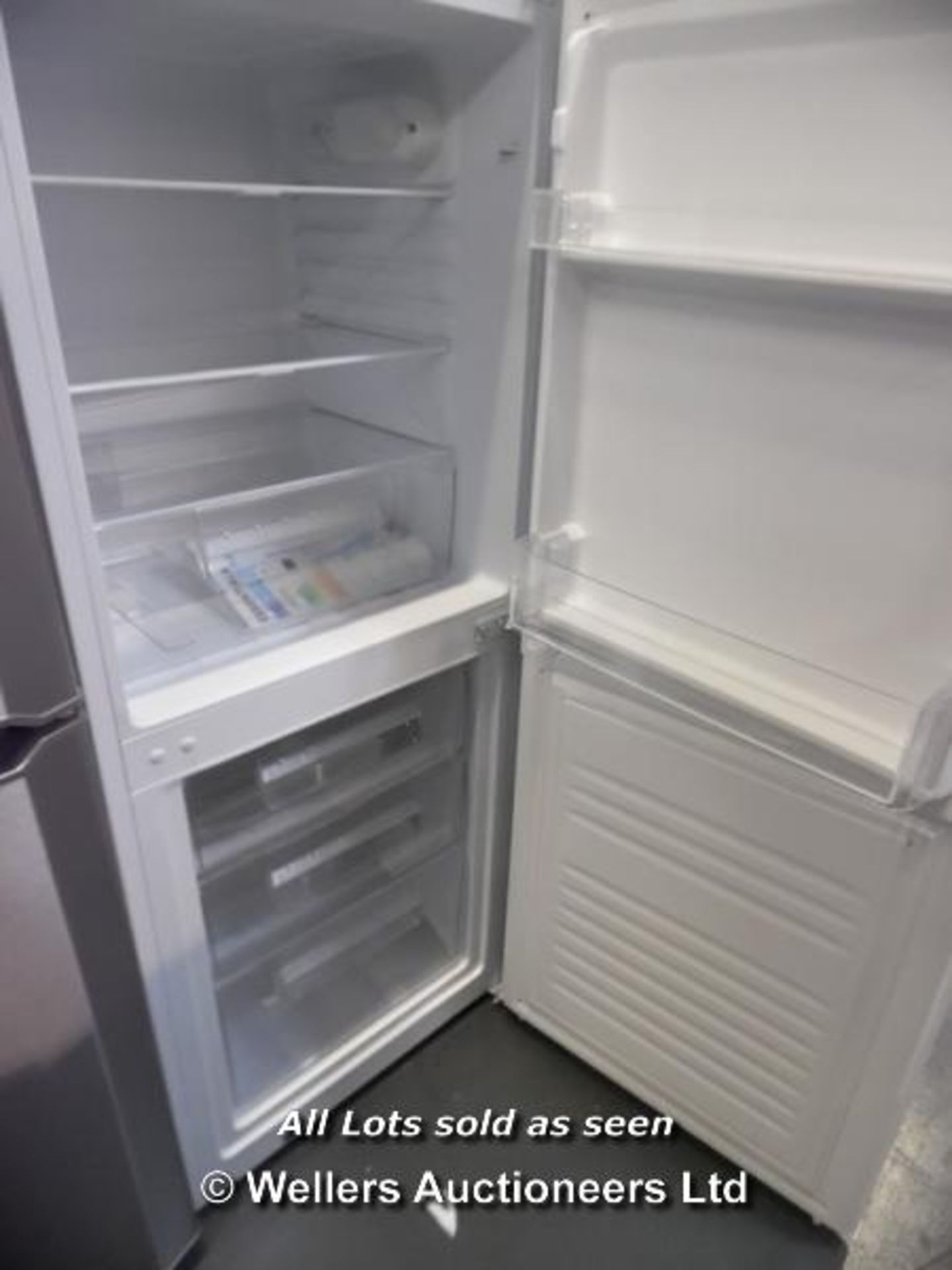 *ESSENTIALS CE55CW13 FRIDGE FREEZER / GRADE: RETAIL RETURN (DC6) {#4078 [TA280115-173}(48097136) - Image 2 of 2