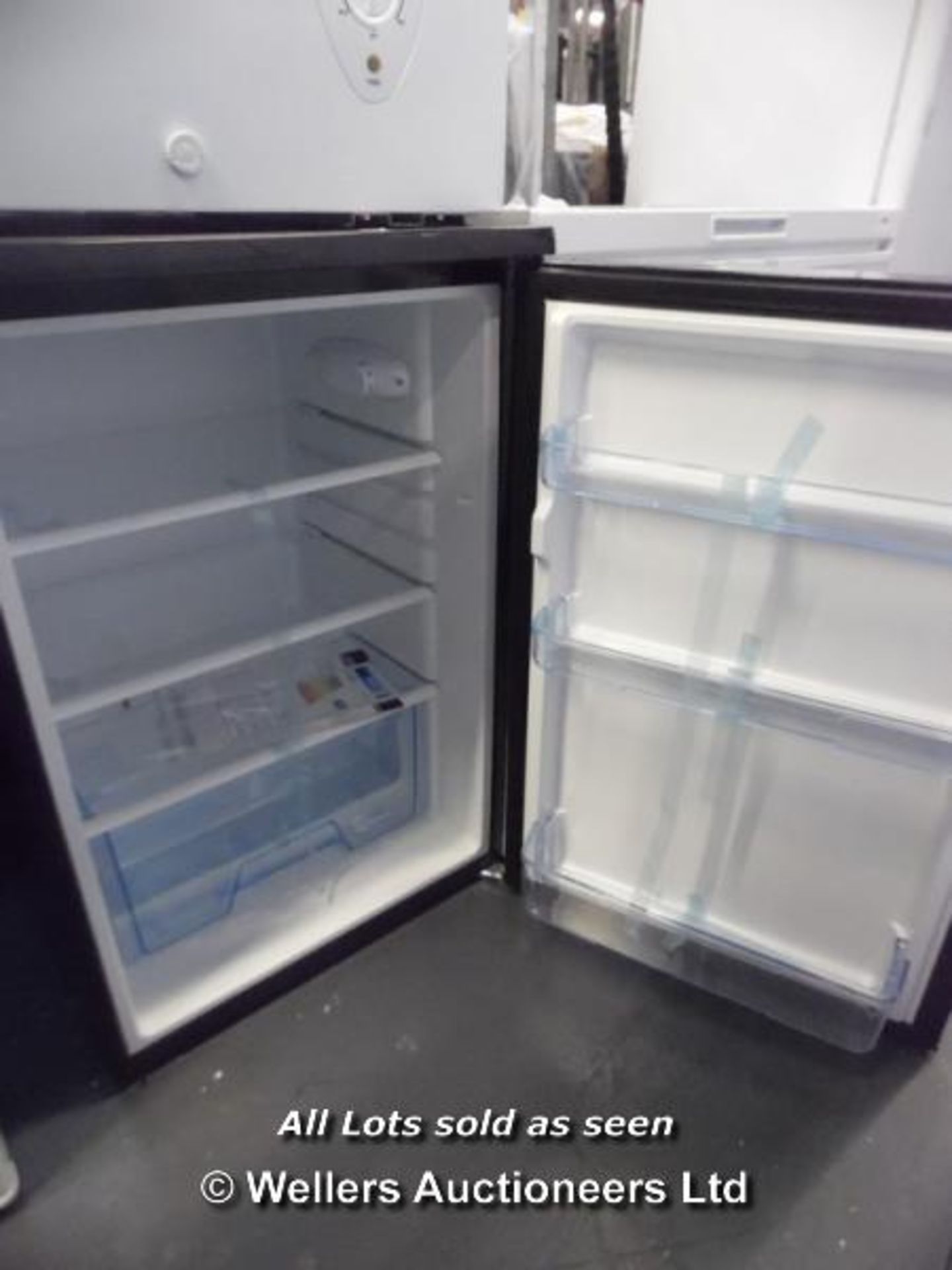 *LOGIK LUL55B13 BLACK UNDERCOUNTER FRIDGE / GRADE: RETAIL RETURN (DC6) {#4078 [TA280115-159}( - Image 2 of 2