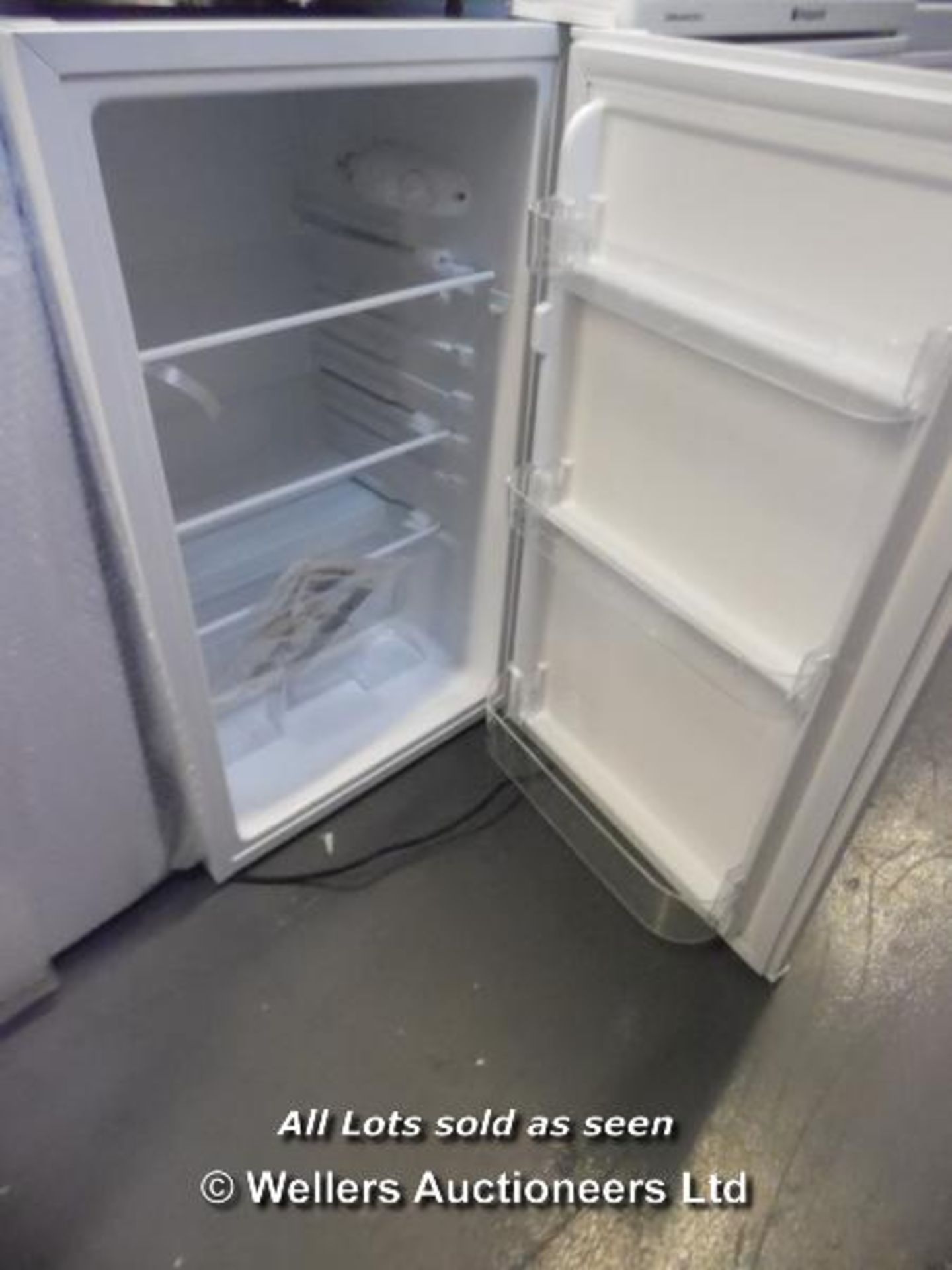 *ESSENTIALS UNDERCOUNTER FRIDGE CUL50W12 (DC6) [TA280115-179} - Image 2 of 2