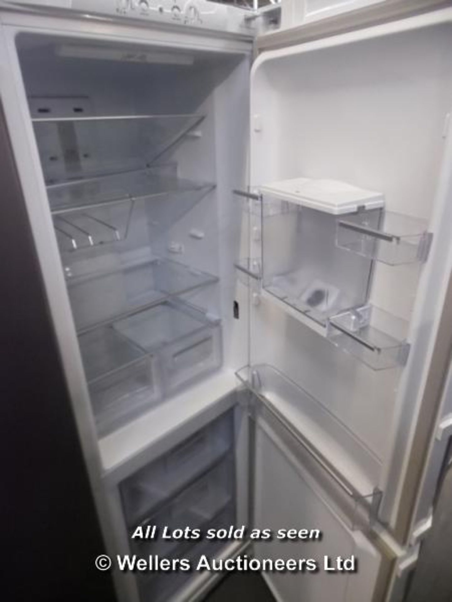 *HOTPOINT FFUL1812P WHITE 300 LITRE FRIDGE FREEZER WITH TWIN THERMOSTAT AND WATER DISPENSER - A+ - Image 2 of 2