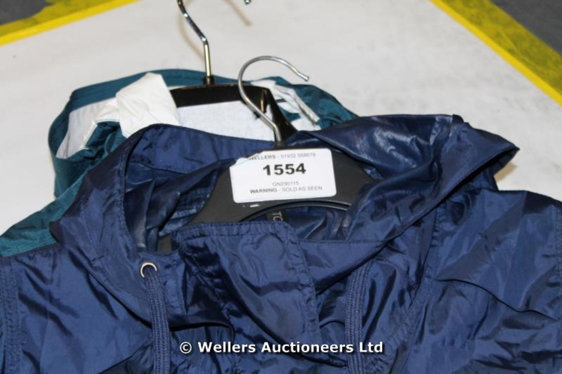 *LOT OF 2 RAIN JACKETS INCLUDING PATAGONIA / GRADE: UNCLAIMED PROPERTY (DC3)[GN290115-1554}