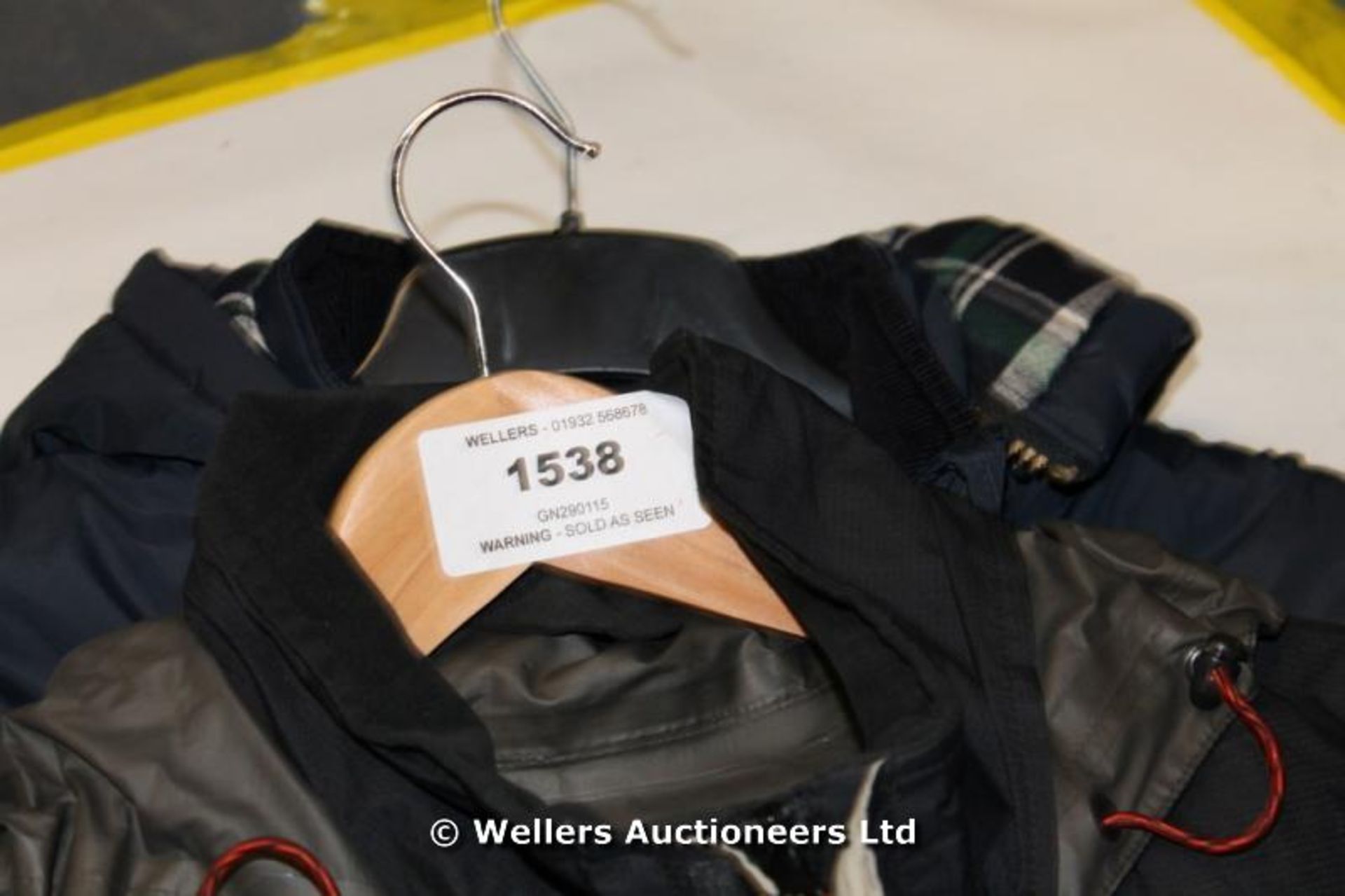 *LOT OF 2 JACKETS BERGHAUS AND APARELL / GRADE: UNCLAIMED PROPERTY (DC2)[GN290115-1538}