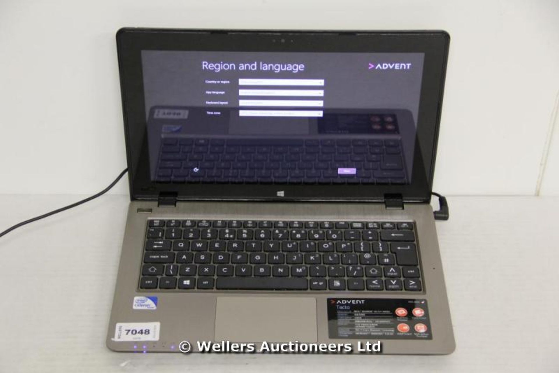 *ADVENT TACTO TOUCH SCREEN LAPTOP / INTEL CELERON 1017U 1.60GHZ / RAM 4GB / 500GB HDD / WINDOWS 8