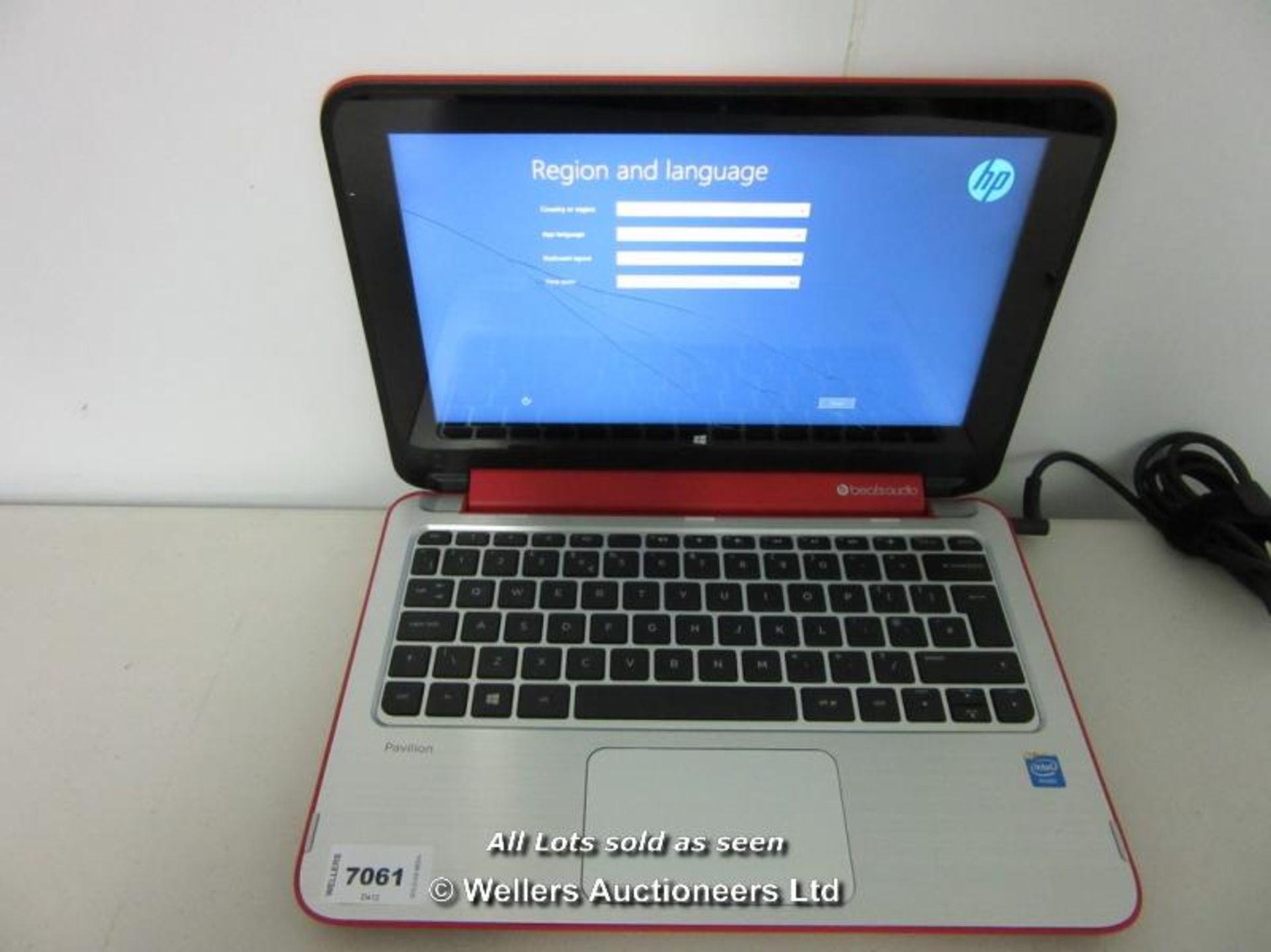 *HP PAVILLION X360 2-IN-1 11.6, TOUCH SCREEN LAPTOP / INTEL CELERON N2840 2.16GHZ / RAM 4GB /