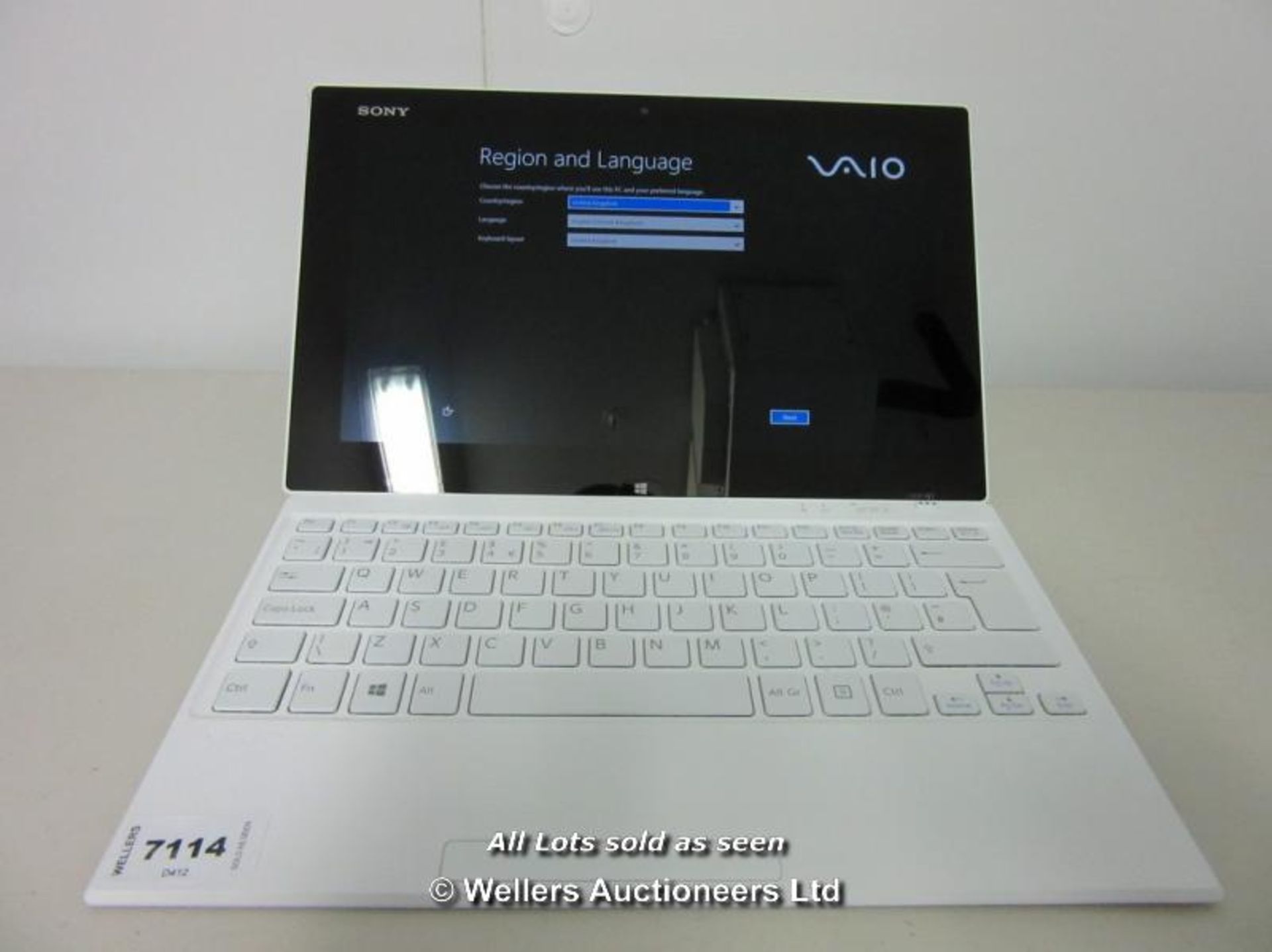 *"SONY VAIO TAP11 11.6" TABLET  / INTEL CORE I5 PROCESSOR / RAM 4GB / 128GB SSD HDD / WINDOWS 8 O/