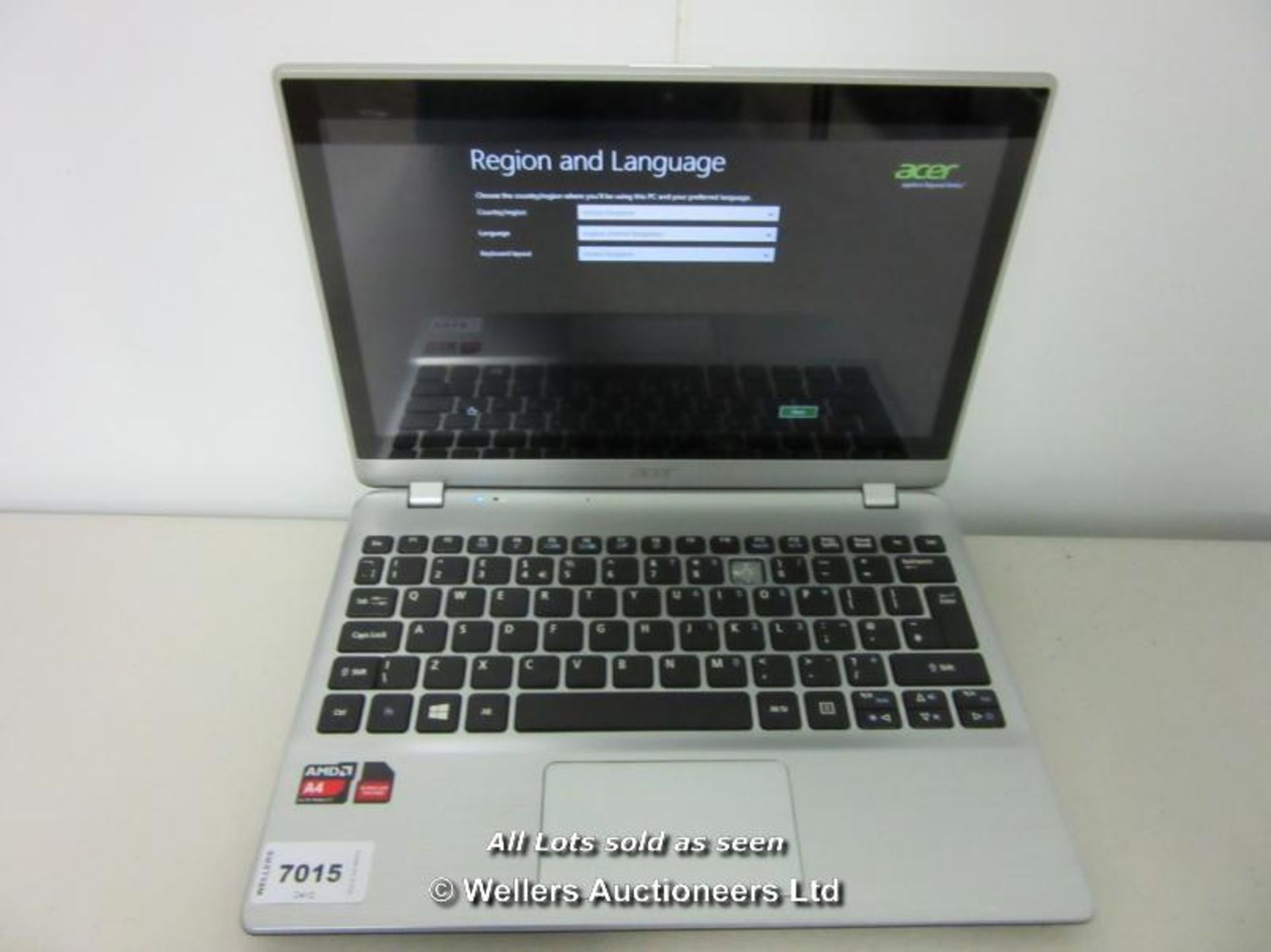 *ACER ASPIRE V5-122P 11.6" TOUCH SCREEN LAPTOP / AMD A4-1250 1GHZ / RAM 4GB / 500GB HDD / WINDOWS