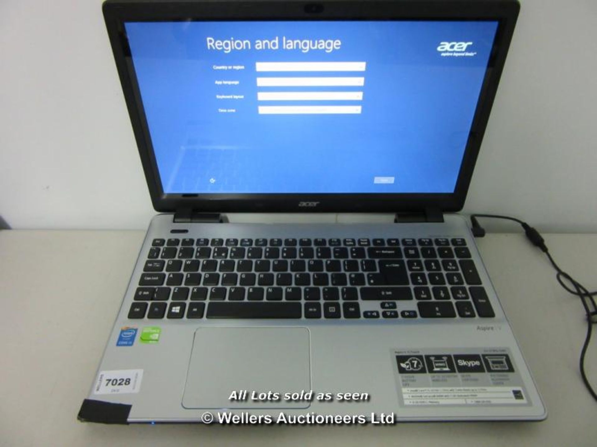 *ACER ASPIRE V3-572PG 15.6" TOUCH SCREEN LAPTOP / INTEL CORE I5-4210U 1.70GHZ / RAM 8GB / 1TB