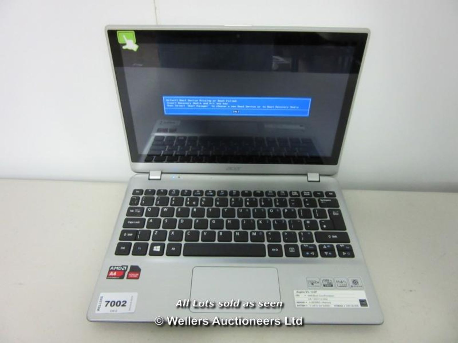 *ACER ASPIRE V5-122P 11.6" TOUCH SCREEN LAPTOP / AMD A4 PROCESSOR / WITHOUT HDD / WITHOUT