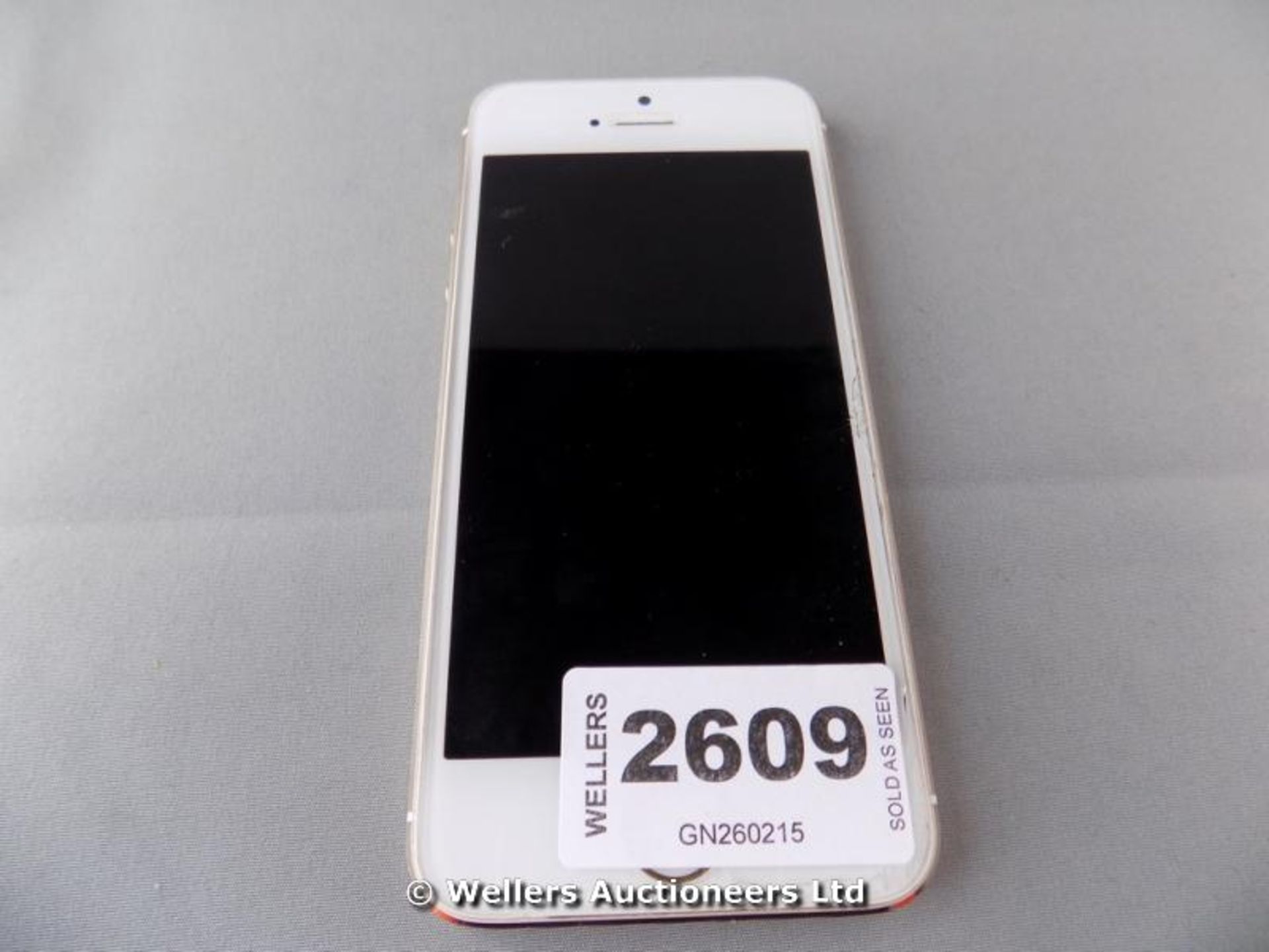 *APPLE IPHONE MODEL A1457 WHITE / GRADE: UNCLAIMED PROPERTY / UNBOXED (DC1)[GN260215-2609}