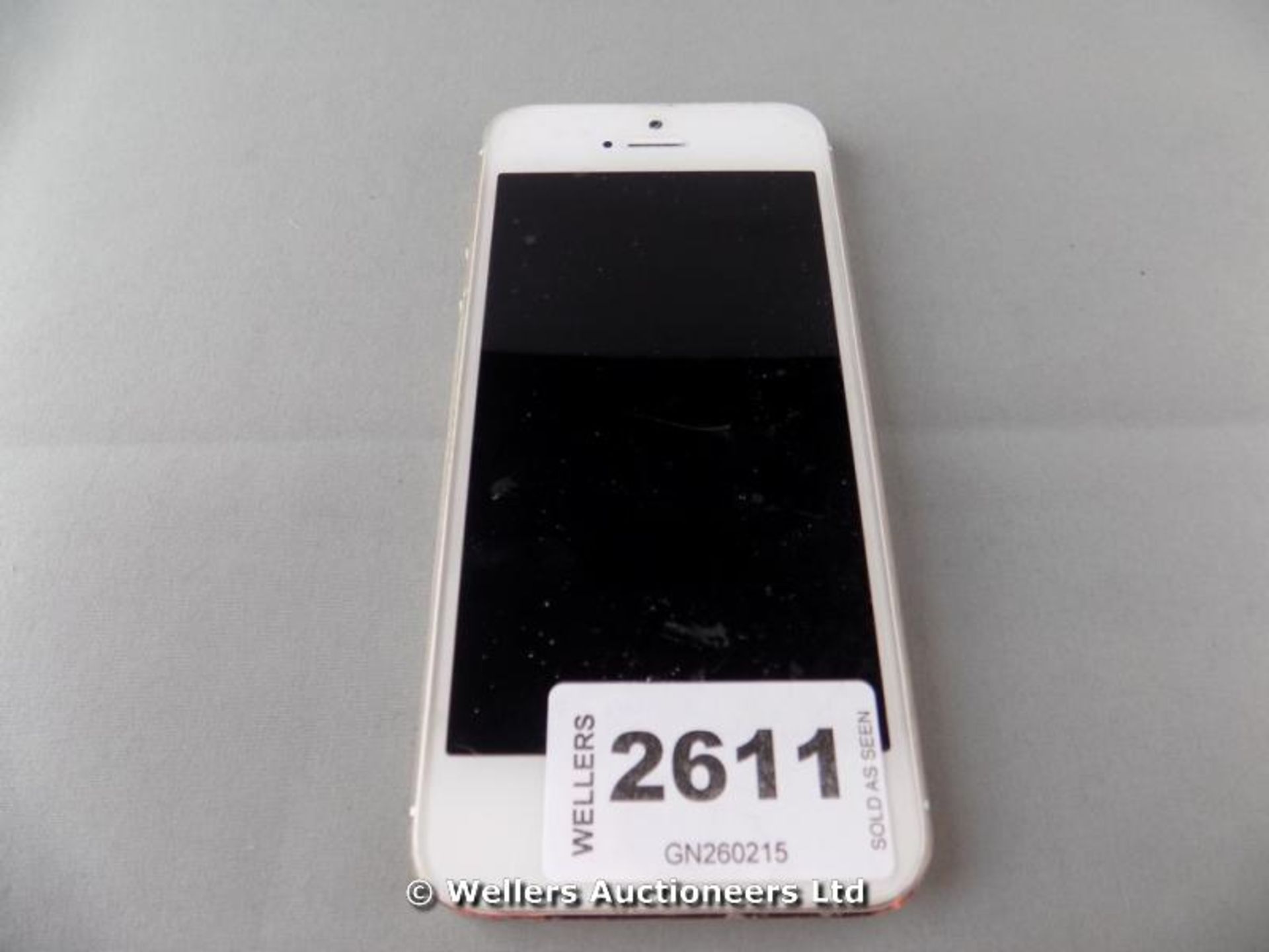 *APPLE IPHONE MODEL A1457 WHITE / GRADE: UNCLAIMED PROPERTY / UNBOXED (DC1)[GN260215-2611}