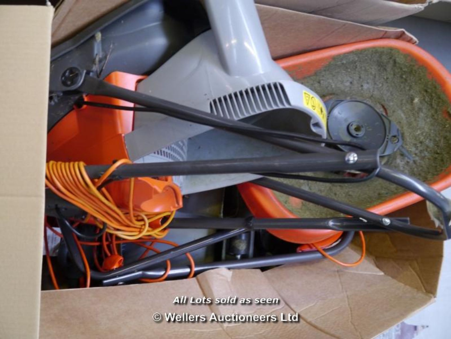*1X MIXED PALLET OF APPROX 8X UNBOXED FLYMO LAWN MOWER   (LOCATION ROOKSLEY) / GRADE: RETAIL - Image 3 of 5