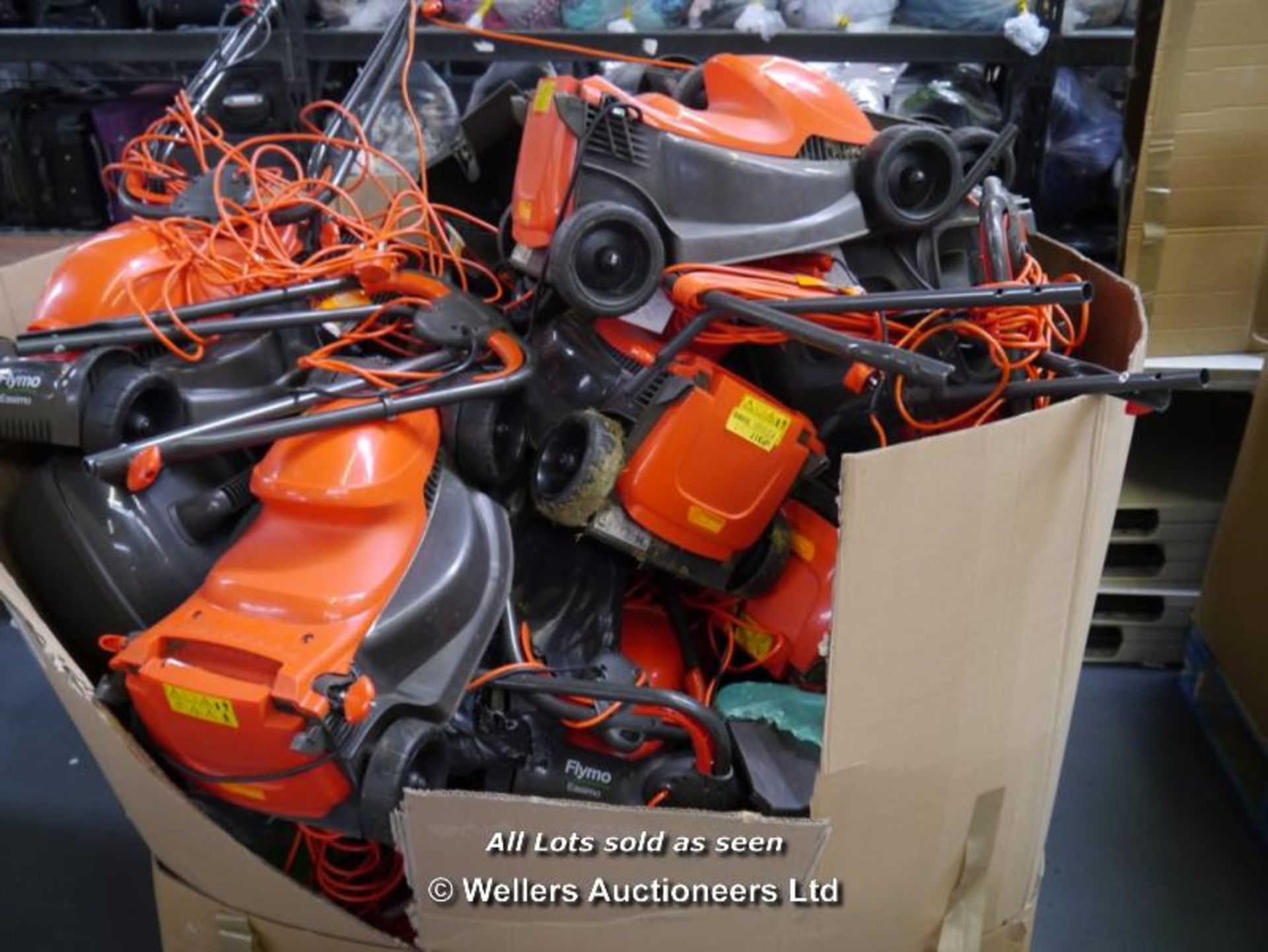 *1X MIXED PALLET OF APPROX 10X UNBOXED FLYMO LAWN MOWERS.  (LOCATION ROOKSLEY) / GRADE: RETAIL