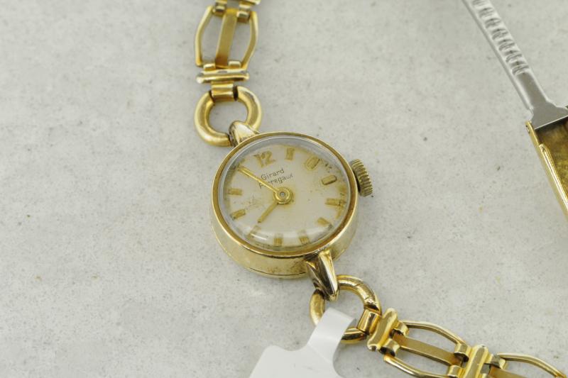 Ladies' 9ct yellow gold Girard-Perregaux wristwatch, round white dial with baton hour markers,