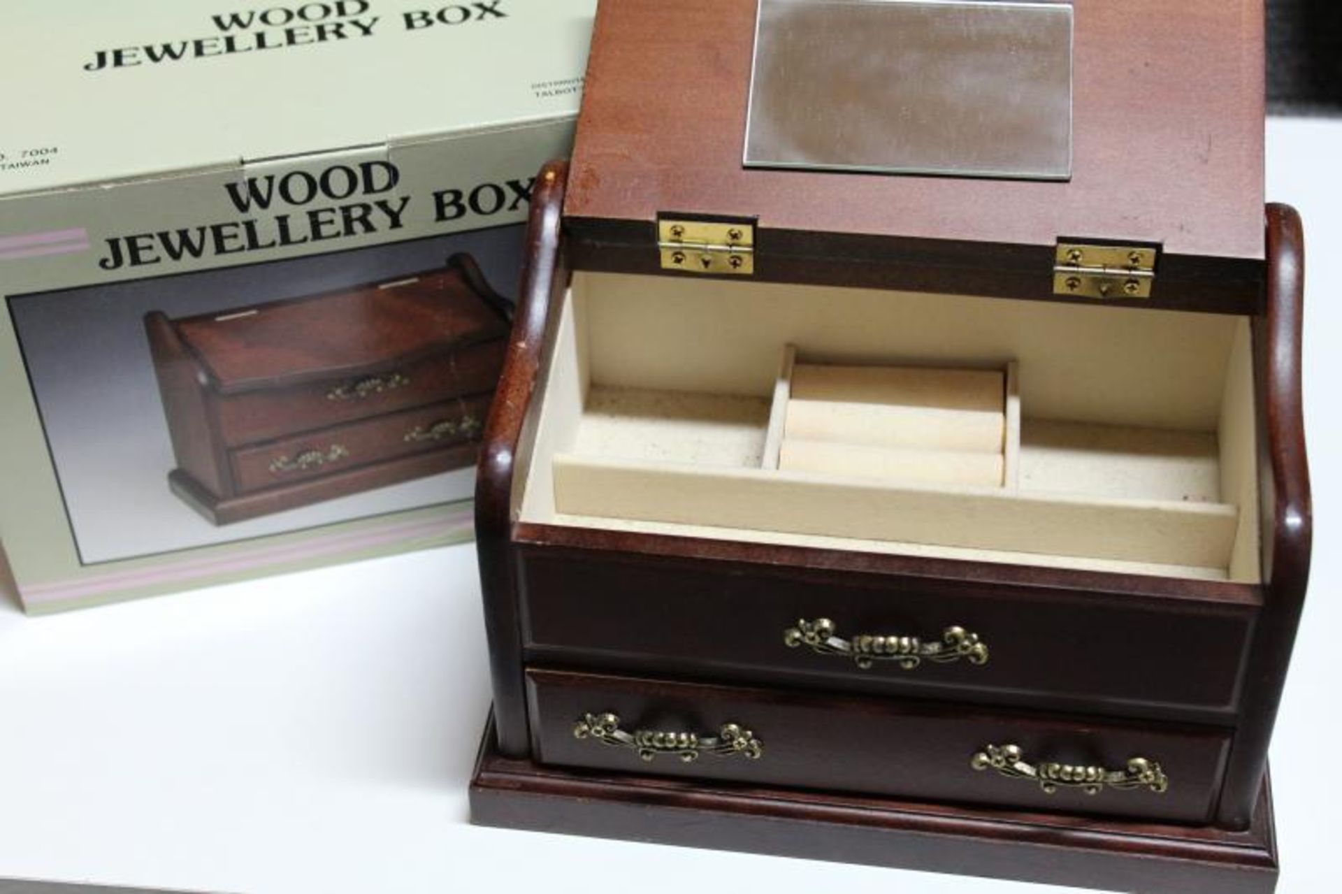 Wooden jewellery box, new in box - Image 2 of 2