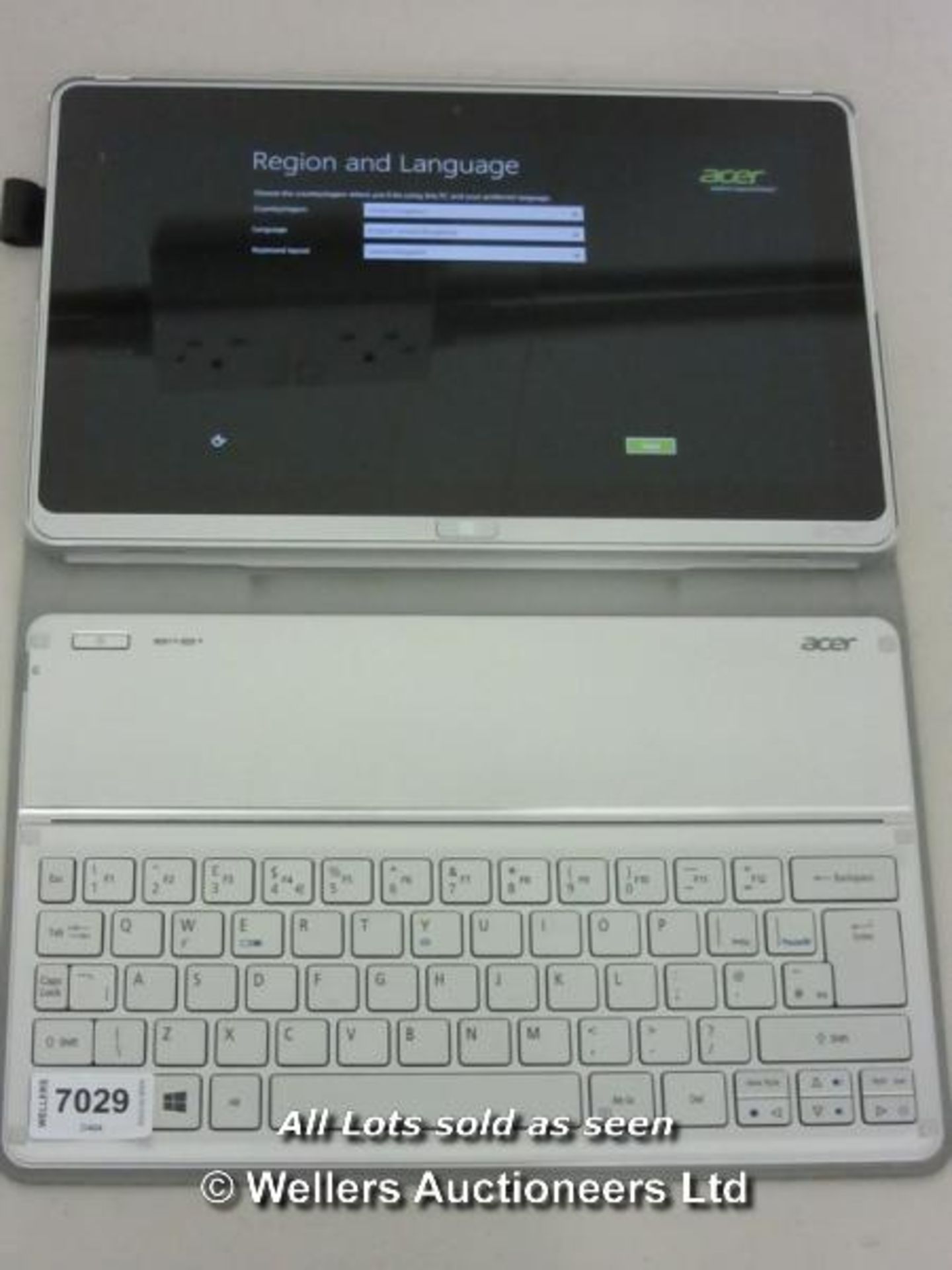 *"ACER ASPIRE P3 11.6" TOUCH SCREEN HYBRID ULTRA BOOK / INTEL CORE I3 PROCESSOR / 128GB SSD HDD / - Image 3 of 4