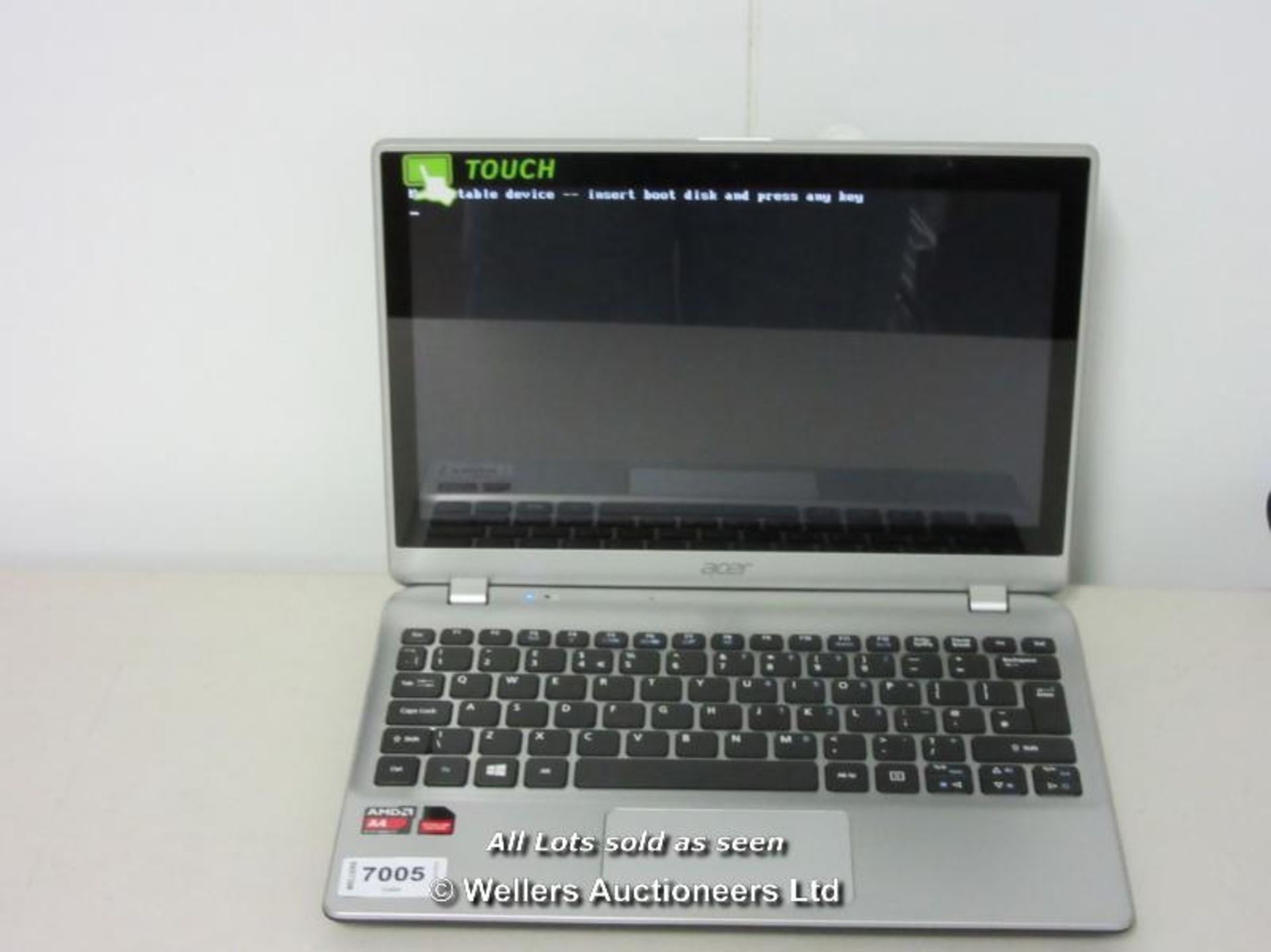 *"ACER ASPIRE V5-122P 11.6" TOUCH SCREEN LAPTOP / AMD A4-1250 1GHZ / RAM 4GB / 500GB HDD / WITHOUT