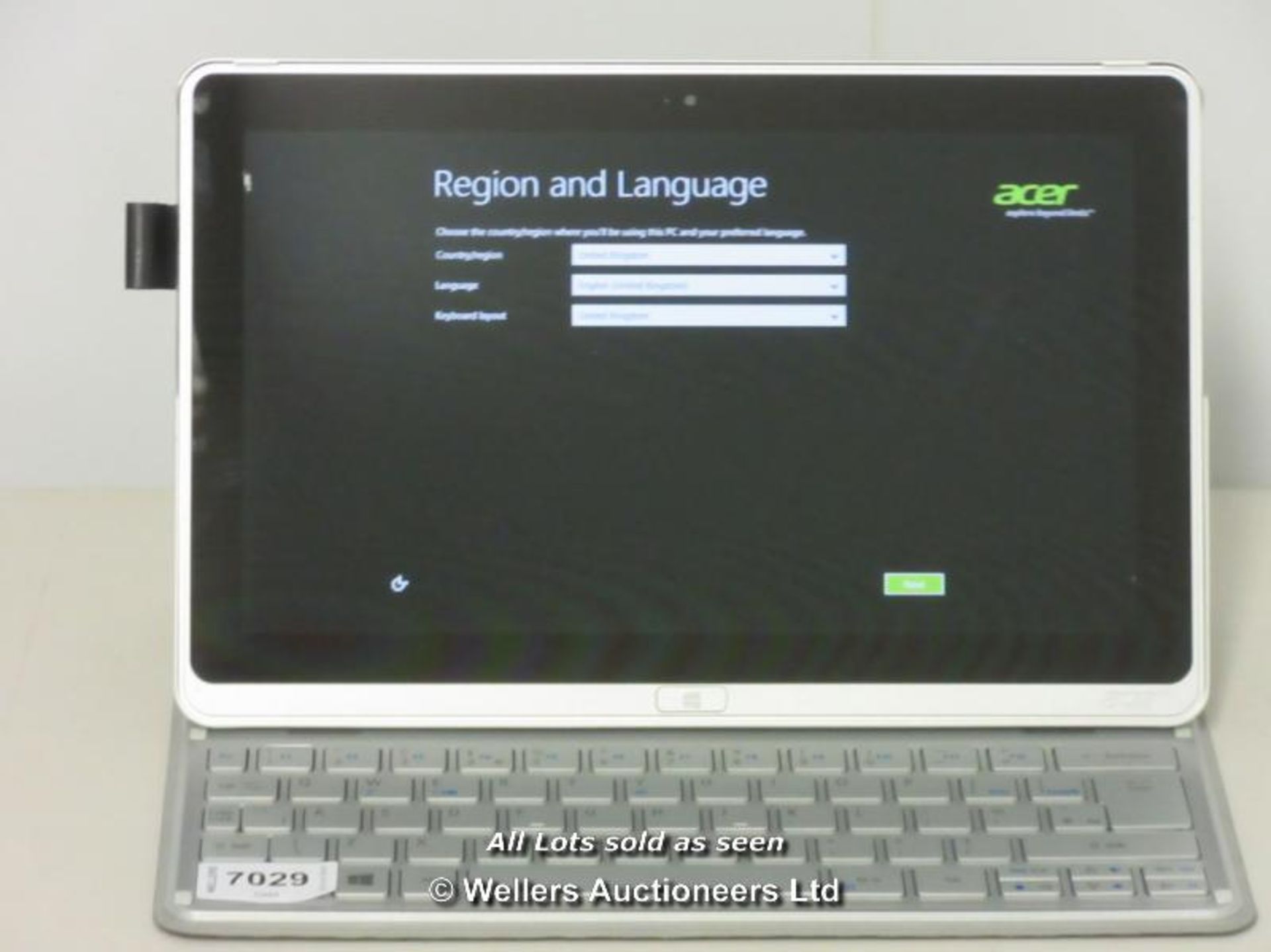 *"ACER ASPIRE P3 11.6" TOUCH SCREEN HYBRID ULTRA BOOK / INTEL CORE I3 PROCESSOR / 128GB SSD HDD /